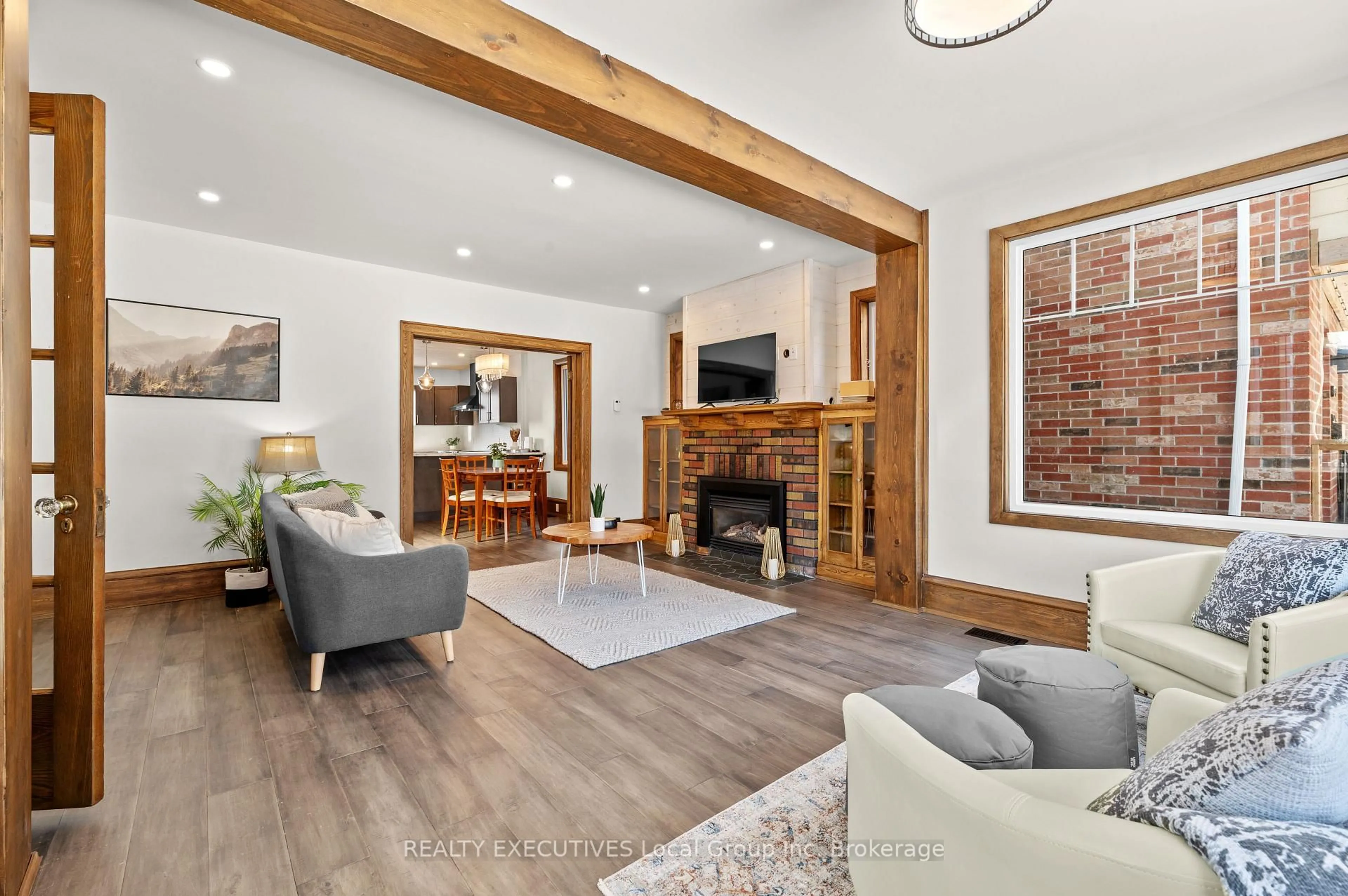 Living room with furniture, wood/laminate floor for 537 COPELAND St, North Bay Ontario P1B 3C7