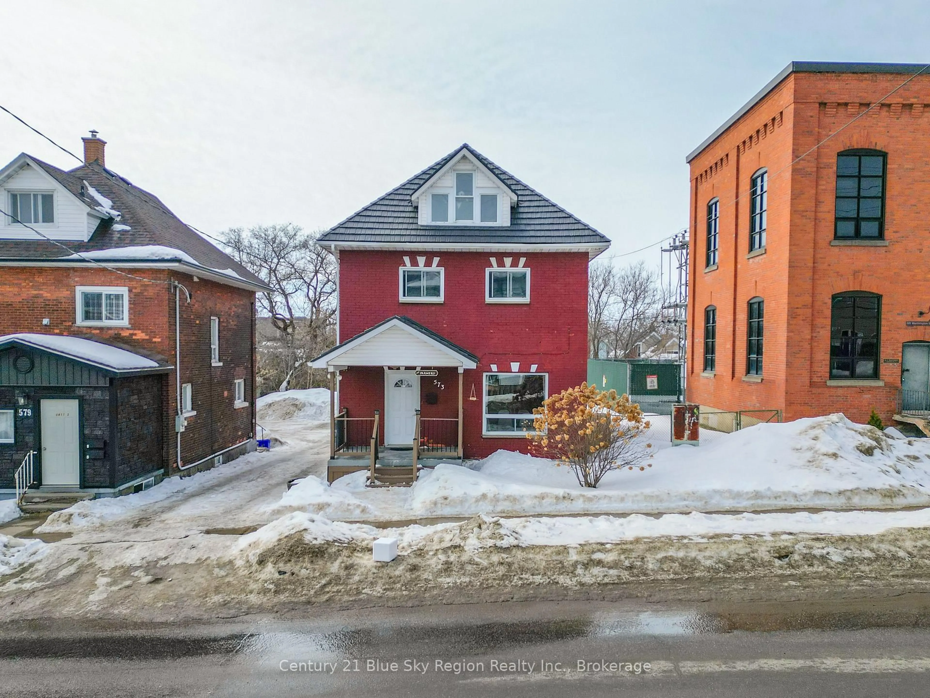 A pic from outside/outdoor area/front of a property/back of a property/a pic from drone, street for 573 Worthington St, North Bay Ontario P1B 1H7