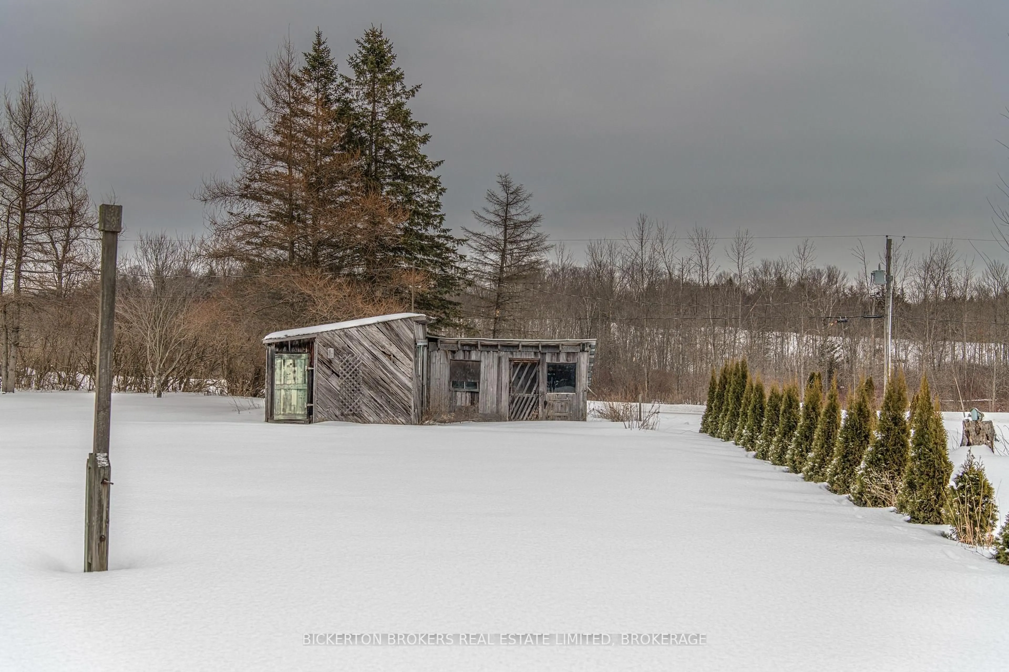 Shed for 798 Russell Rd, Front of Leeds & Seeleys Bay Ontario K0E 1L0