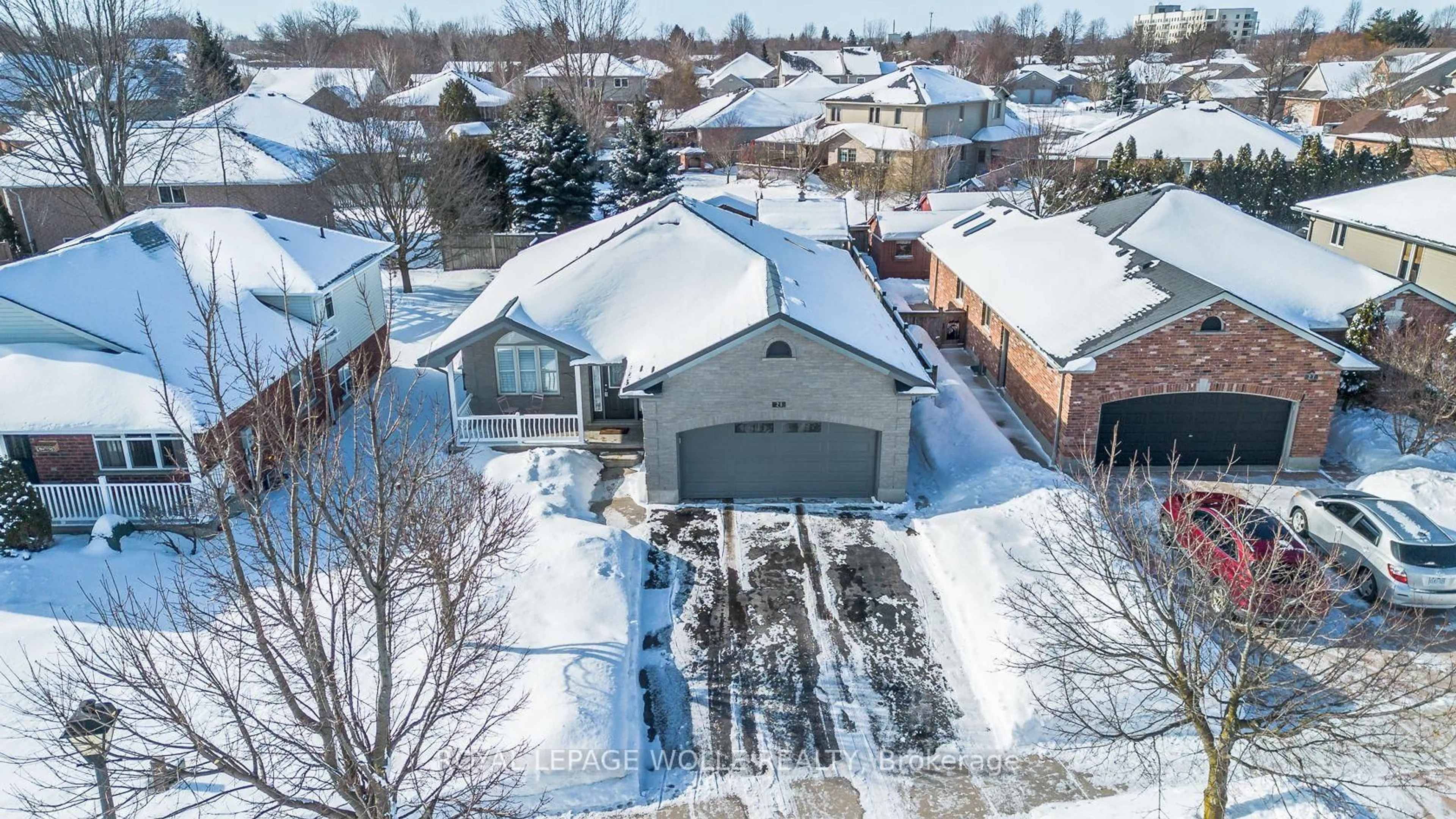 A pic from outside/outdoor area/front of a property/back of a property/a pic from drone, street for 21 Moore St, Stratford Ontario N4Z 1J4