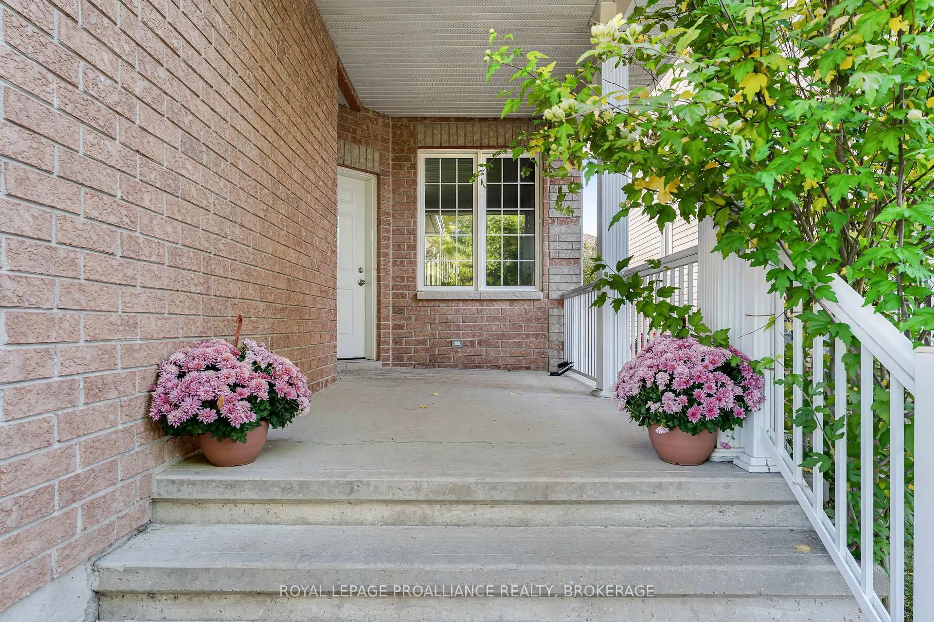 Indoor entryway for 500 Conservatory Dr, Kingston Ontario K7M 9C8