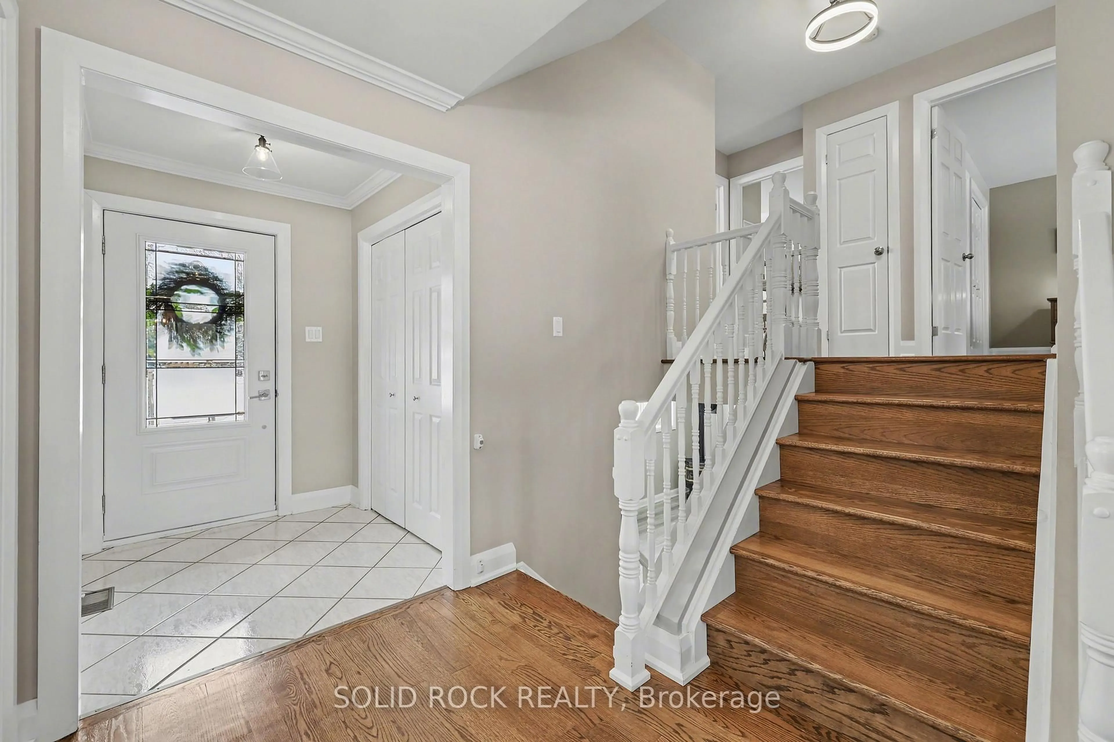 Indoor entryway for 113 Goodwood Cres, Beckwith Ontario K7C 0V3