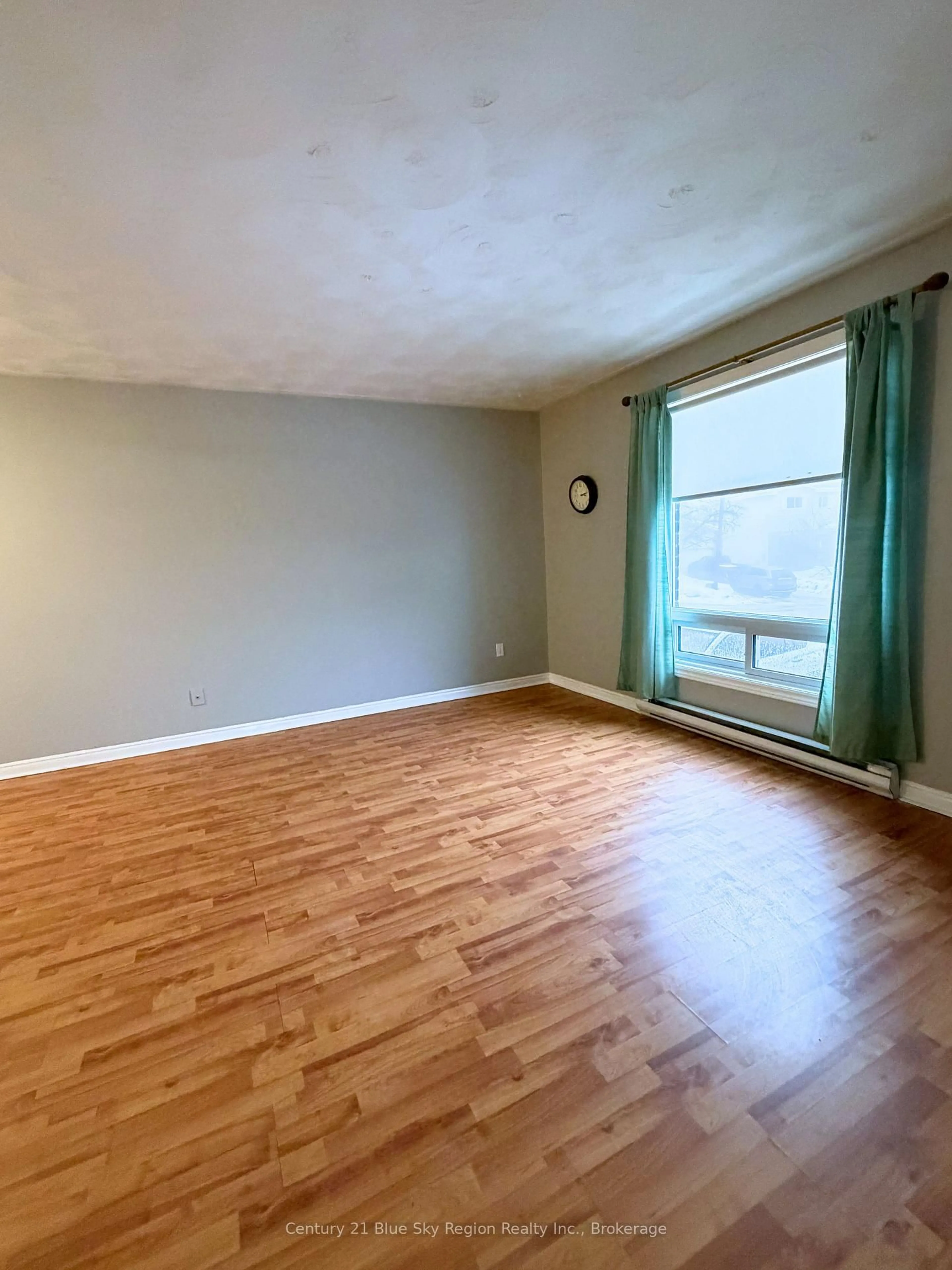 A pic of a room for 14 Cypress Crt, North Bay Ontario P1B 9G9