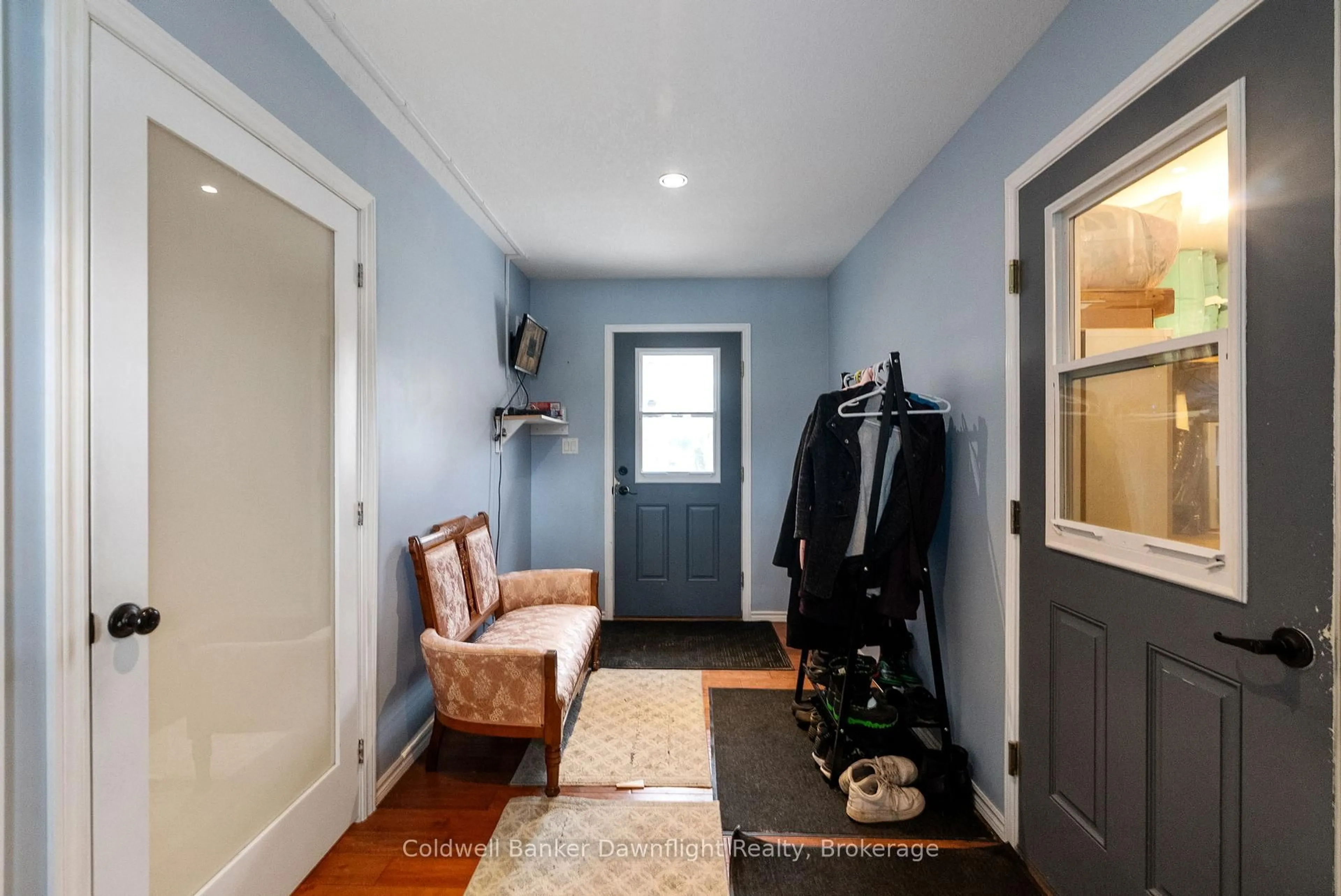 Indoor entryway for 117 Mill St, North Middlesex Ontario N0M 2K0
