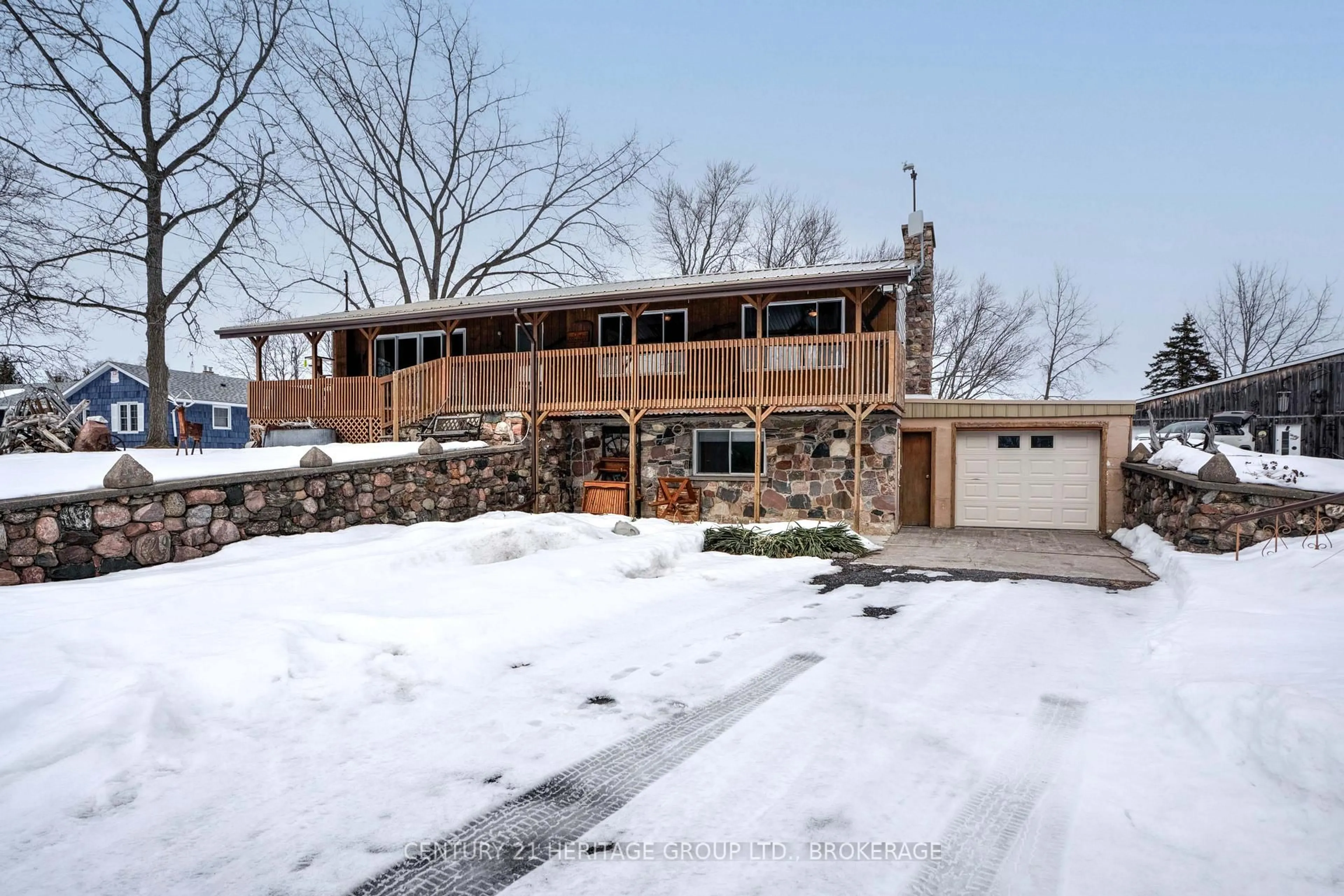 A pic from outside/outdoor area/front of a property/back of a property/a pic from drone, unknown for 217 Wellington St, Bath Ontario K0H 1G0