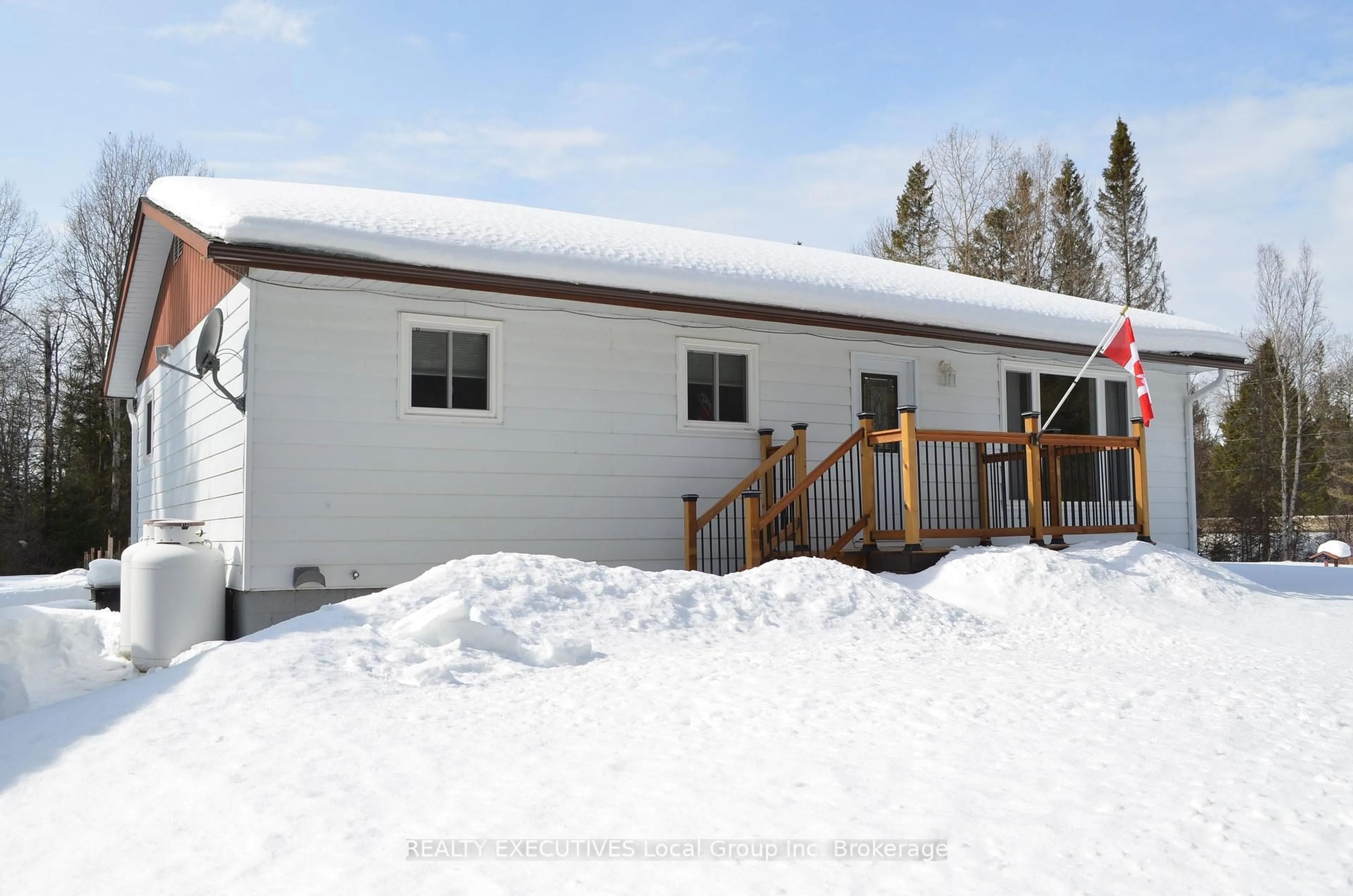 Unknown for 11 CHALET Rd, Powassan Ontario P0H 2L0