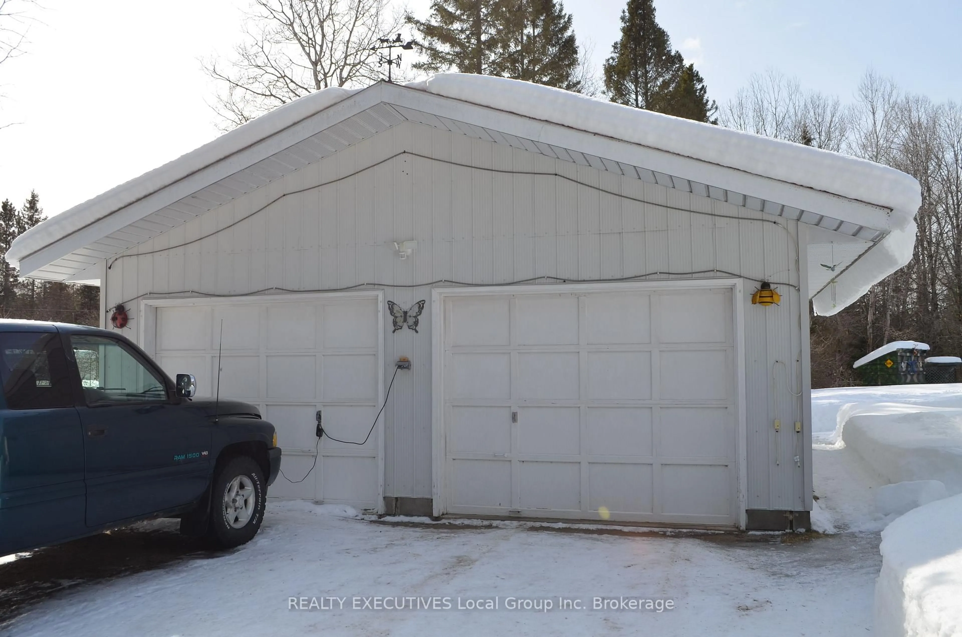 Indoor garage for 11 CHALET Rd, Powassan Ontario P0H 2L0