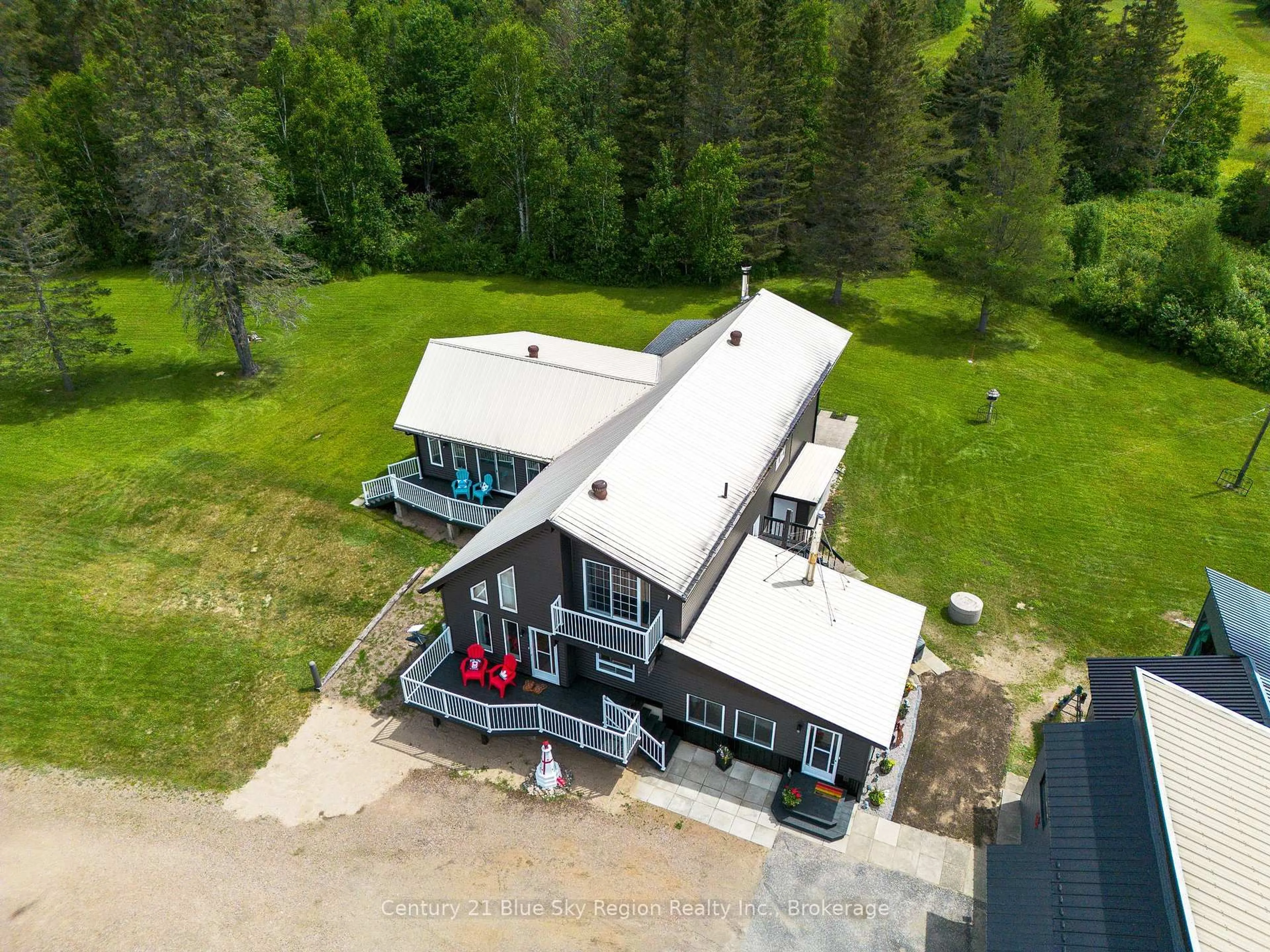 A pic from outside/outdoor area/front of a property/back of a property/a pic from drone, building for 78 Papineau Rd, Papineau-Cameron Ontario P0H 1V0
