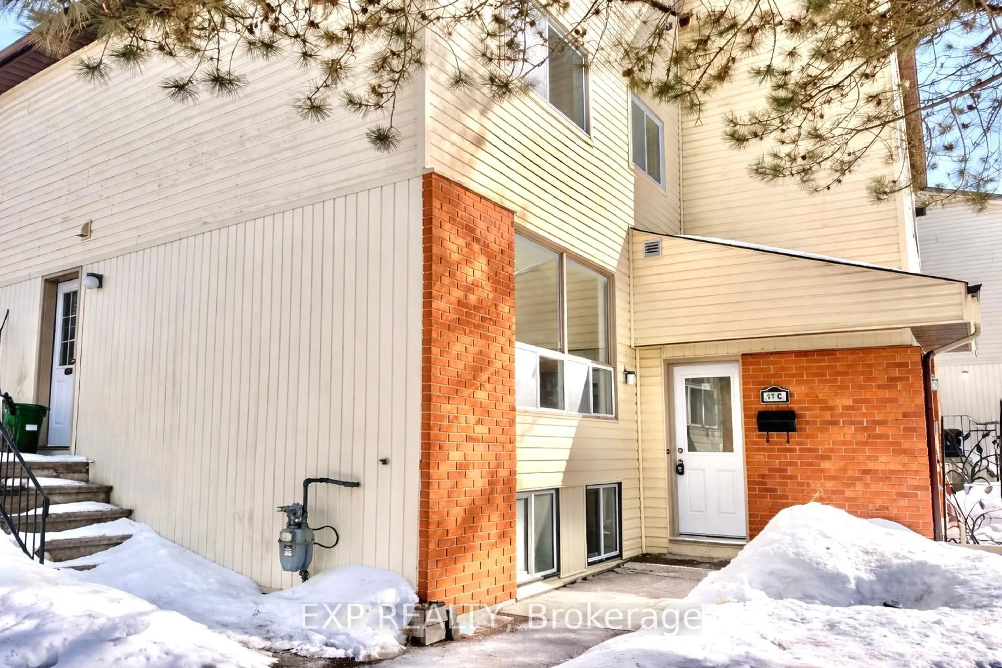 Unknown for 11C Sonnet Cres, Ottawa Ontario K2H 8W8