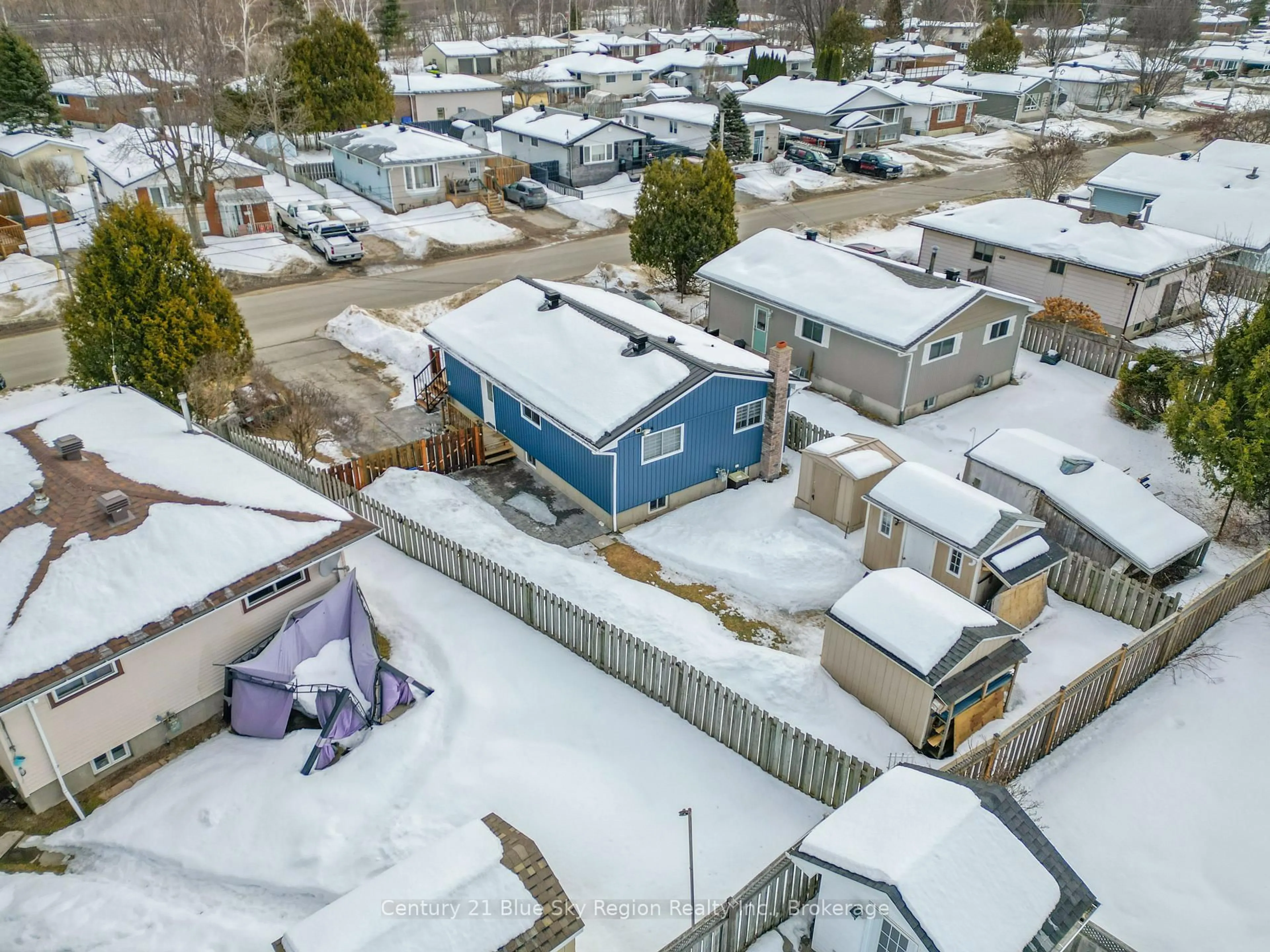 A pic from outside/outdoor area/front of a property/back of a property/a pic from drone, street for 107 Strathcona Dr, North Bay Ontario P1A 2N5