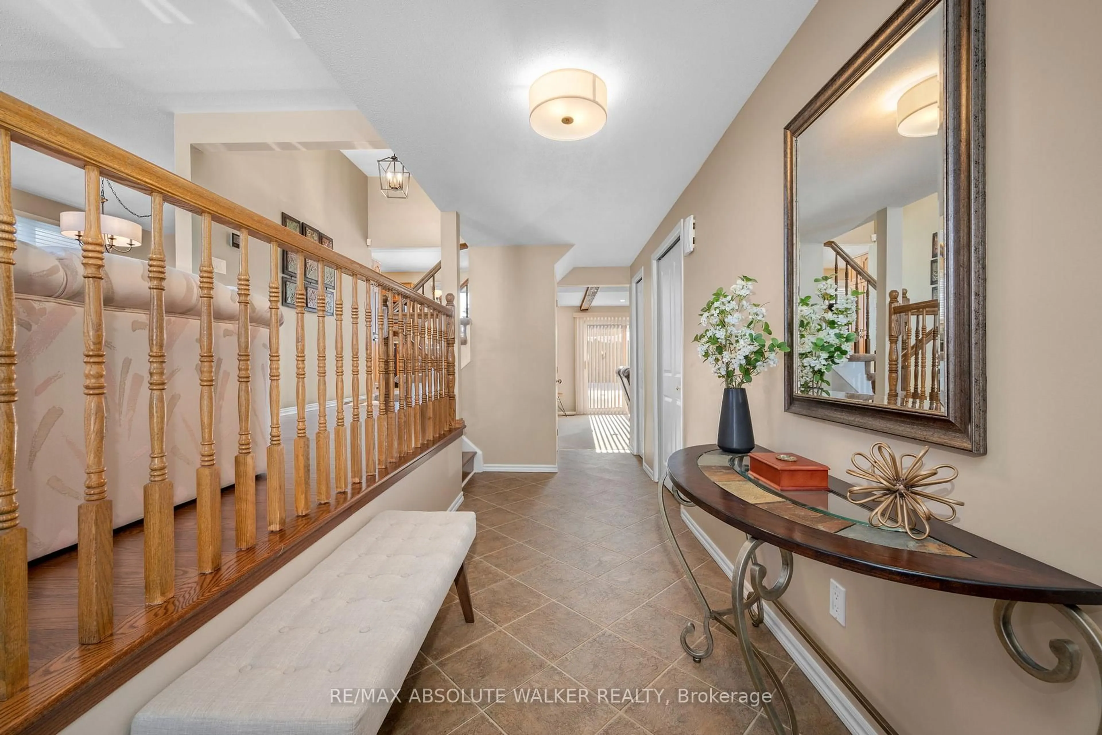 Indoor entryway for 1768 Calumet Lane, Orleans Ontario K1C 1V9