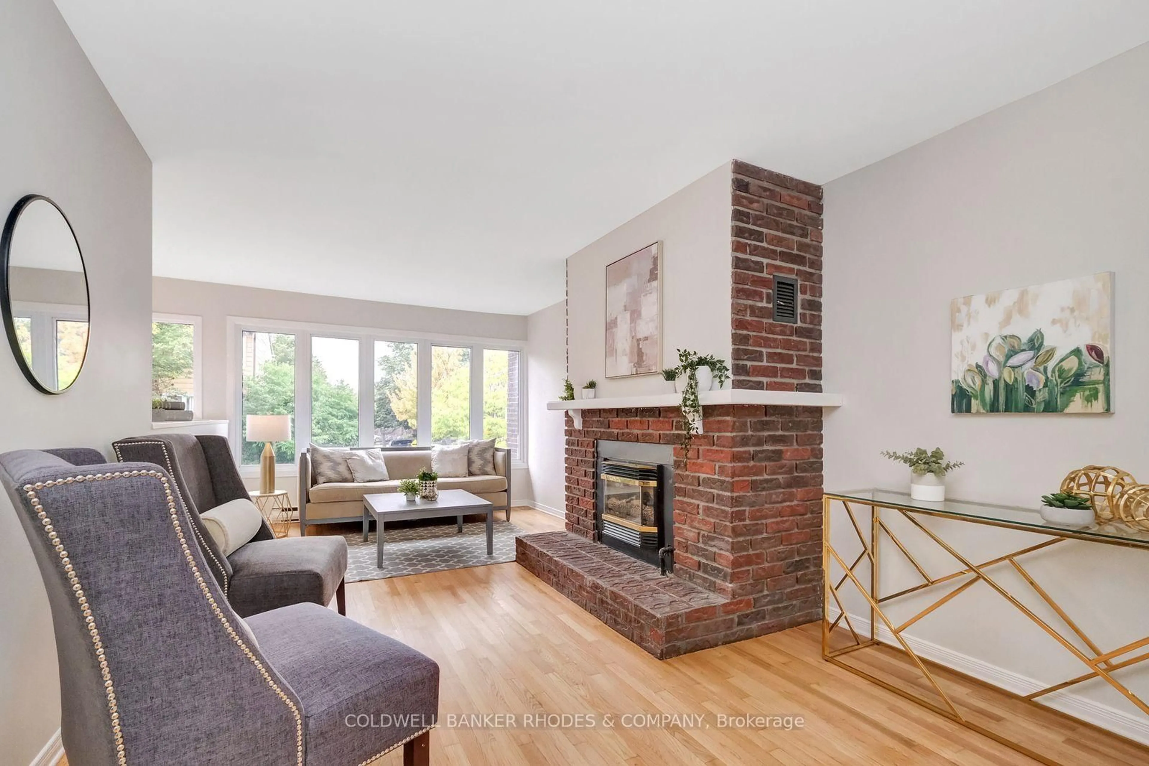 Living room with furniture, unknown for 2098 Eric Cres, Ottawa Ontario K1B 4P4