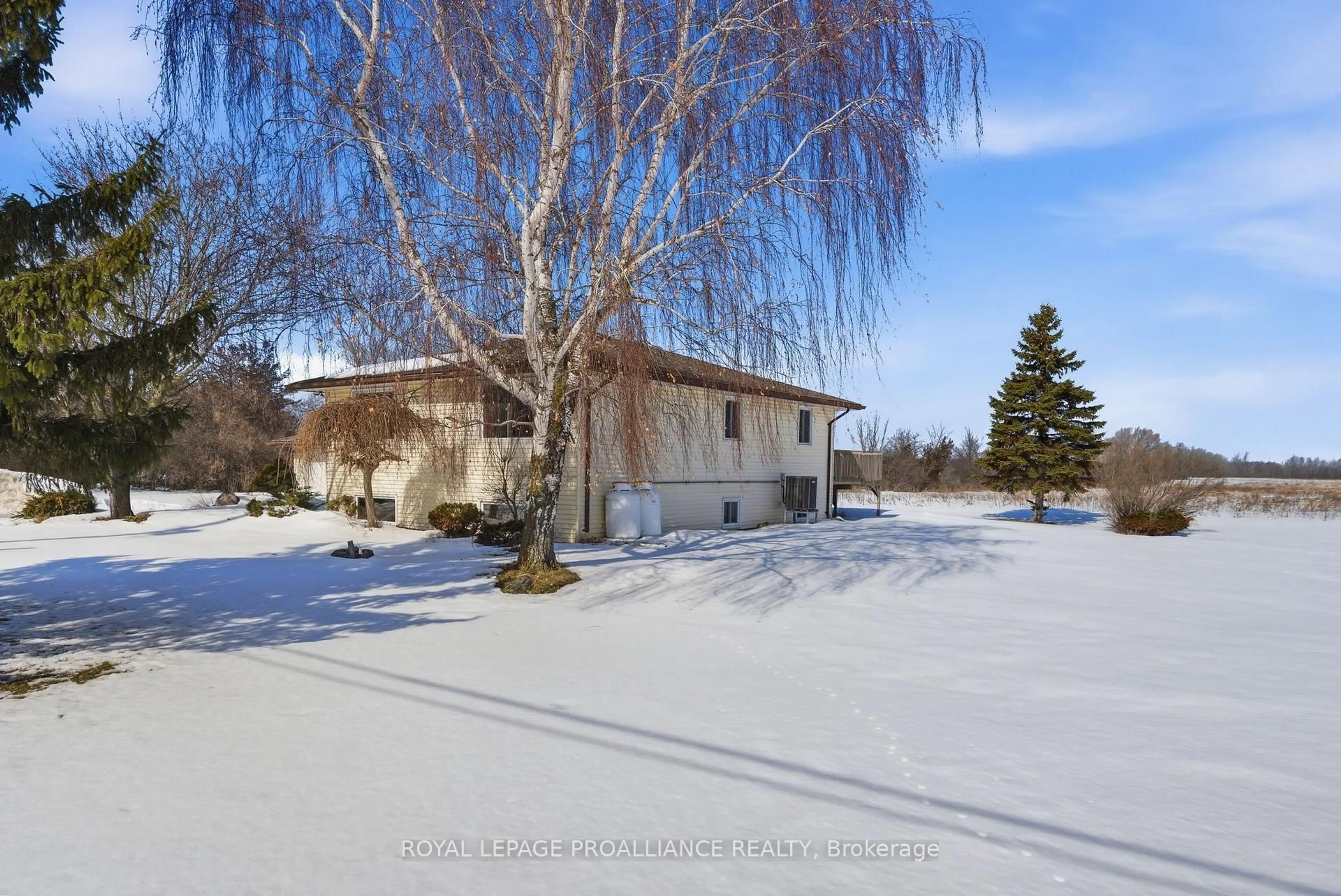 A pic from outside/outdoor area/front of a property/back of a property/a pic from drone, street for 843 Airport Pkwy, Belleville Ontario K8N 4Z6
