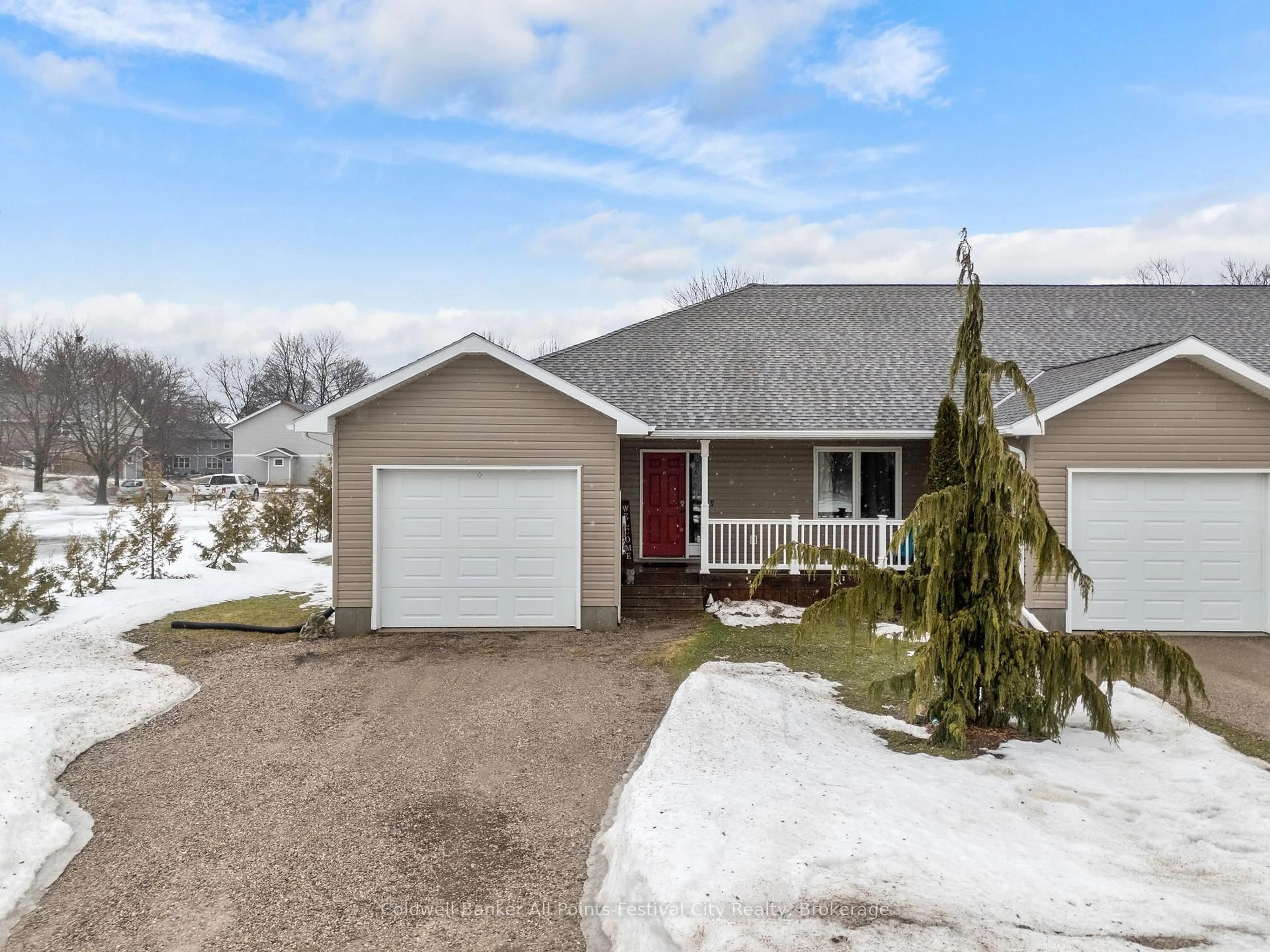 Home with vinyl exterior material, street for 184 Toronto Blvd, Huron East Ontario N0M 1L0