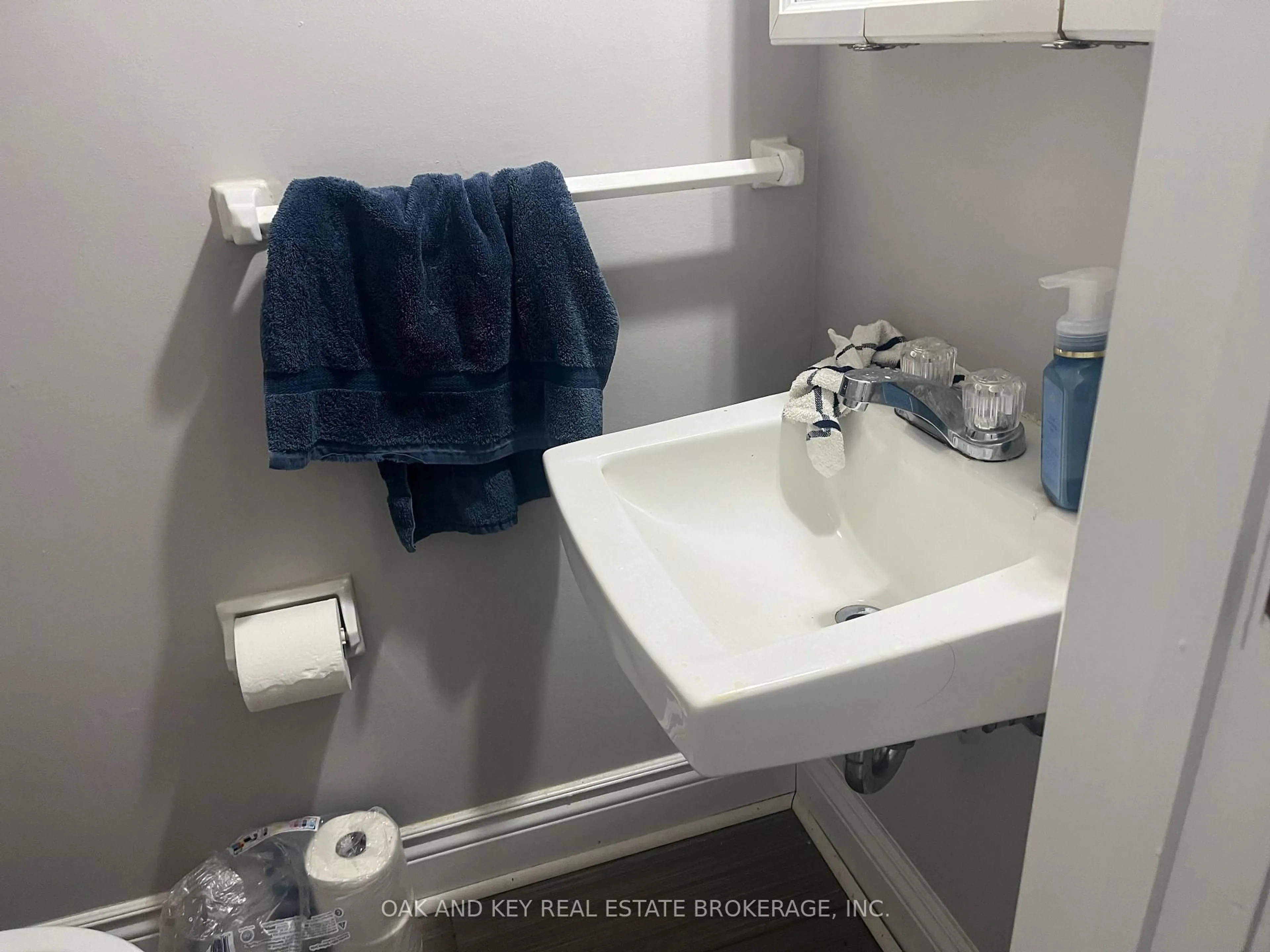 Standard bathroom, unknown for 40 Summit Ave #52, London North Ontario N6H 4S3