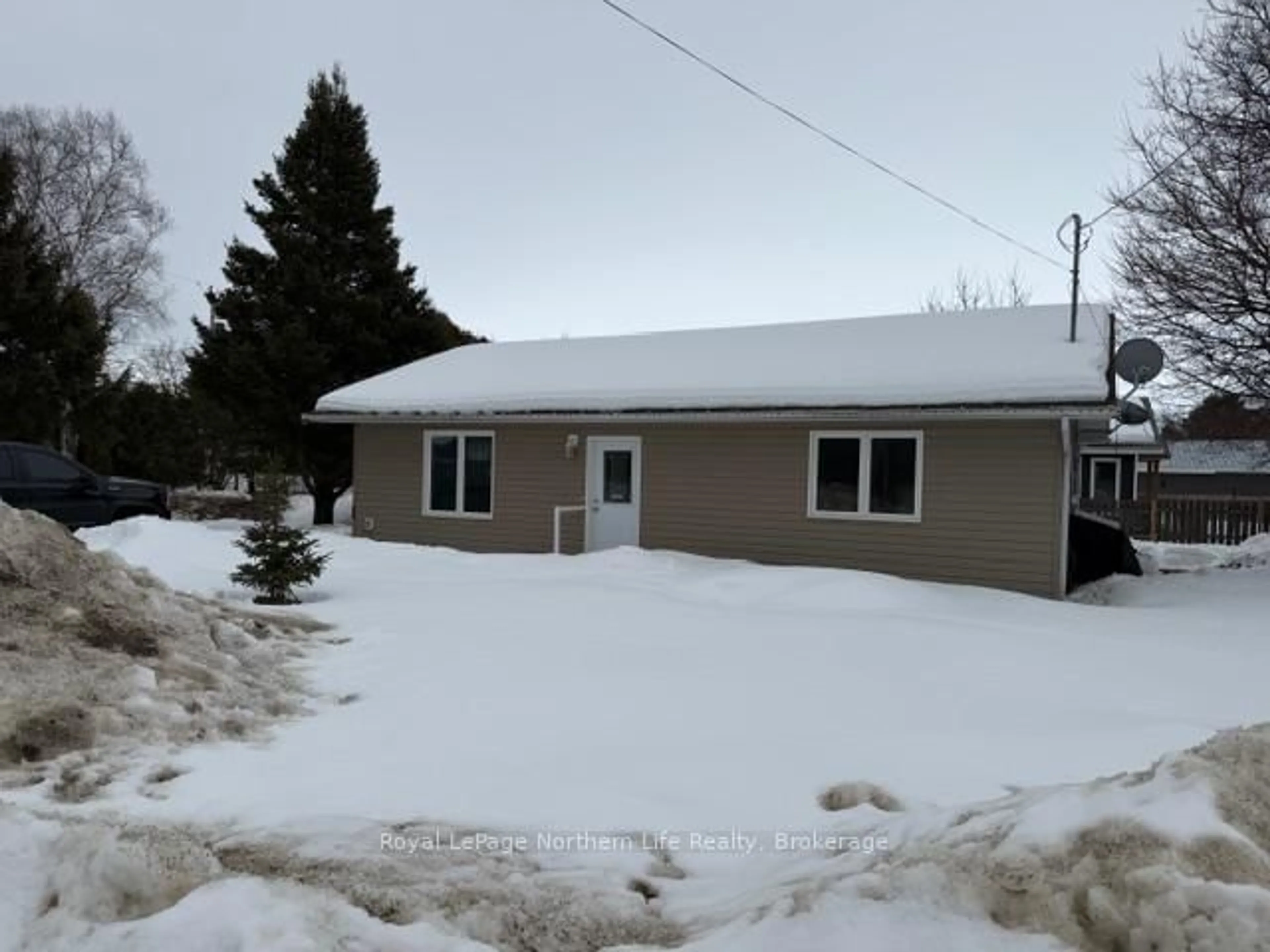 Unknown for 393 King St, West Nipissing Ontario P2B 3C8