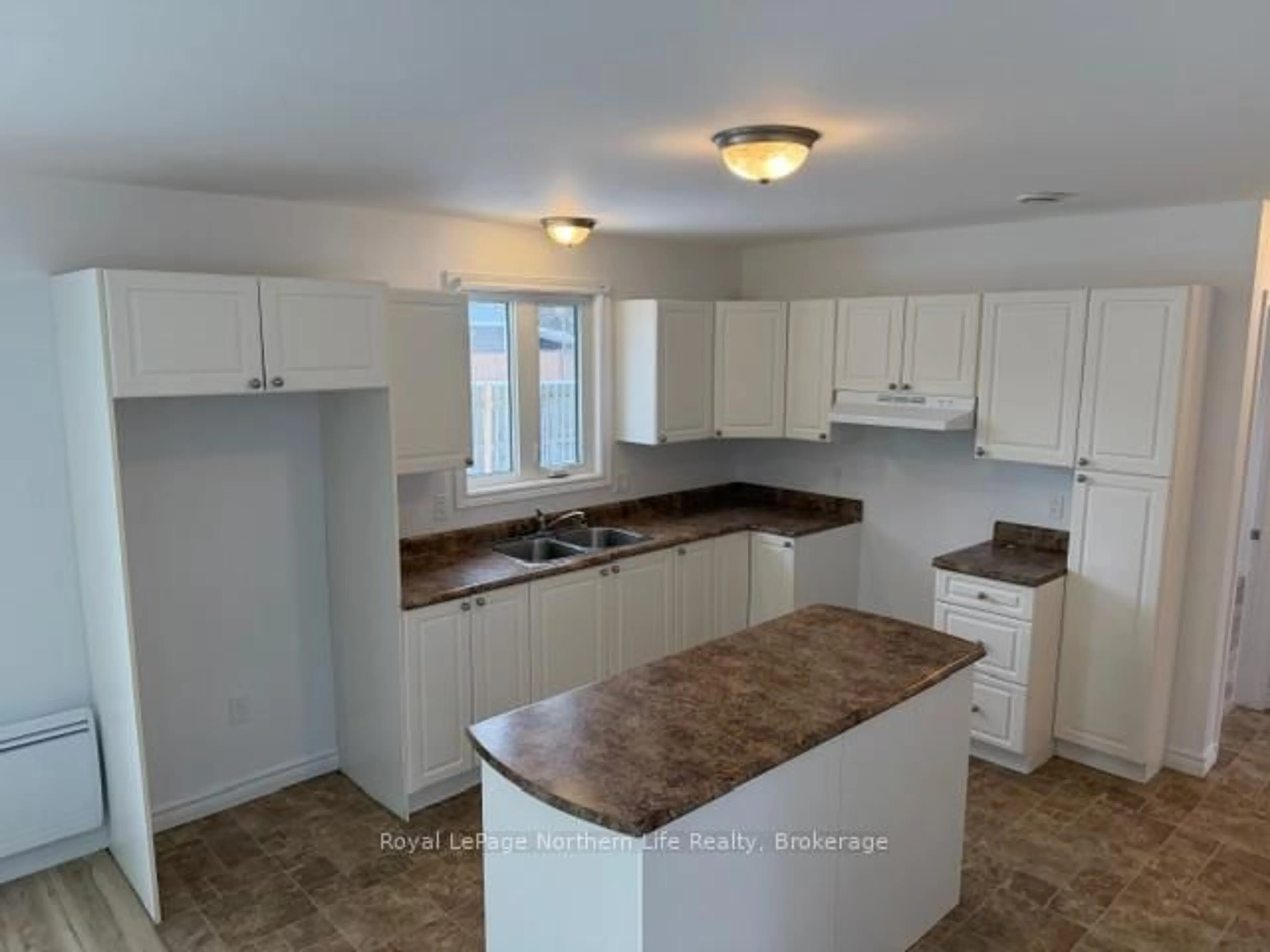 Unknown for 393 King St, West Nipissing Ontario P2B 3C8