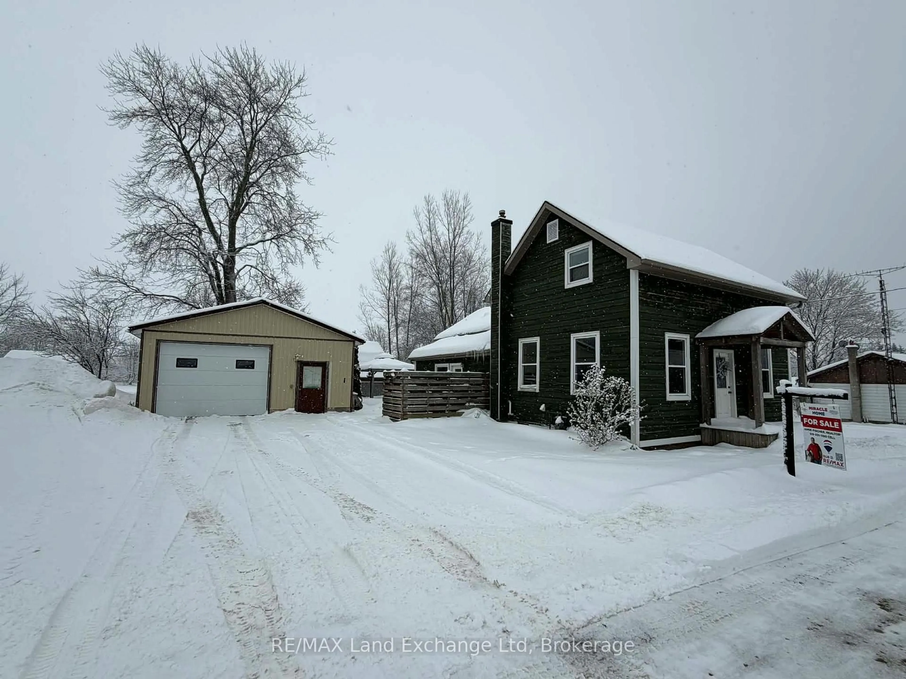 A pic from outside/outdoor area/front of a property/back of a property/a pic from drone, street for 202 Union St, North Huron Ontario N0M 1H0