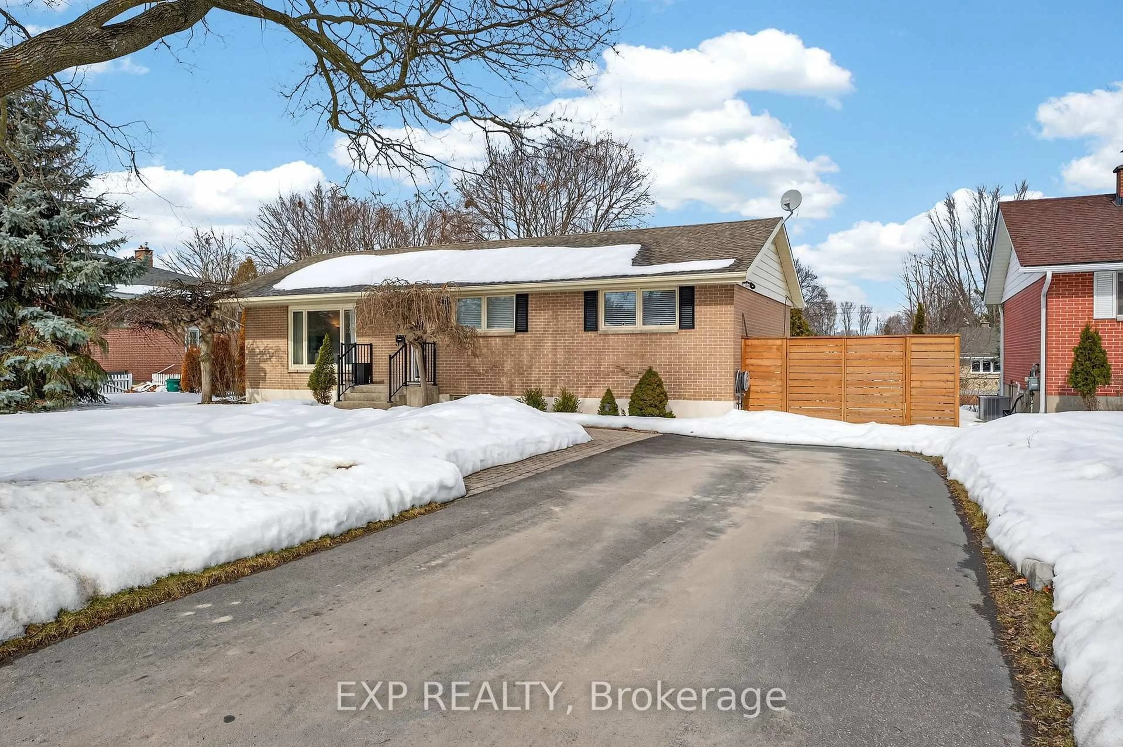 Unknown for 11 Hampstead Heath, Kingston Ontario K7M 3J6