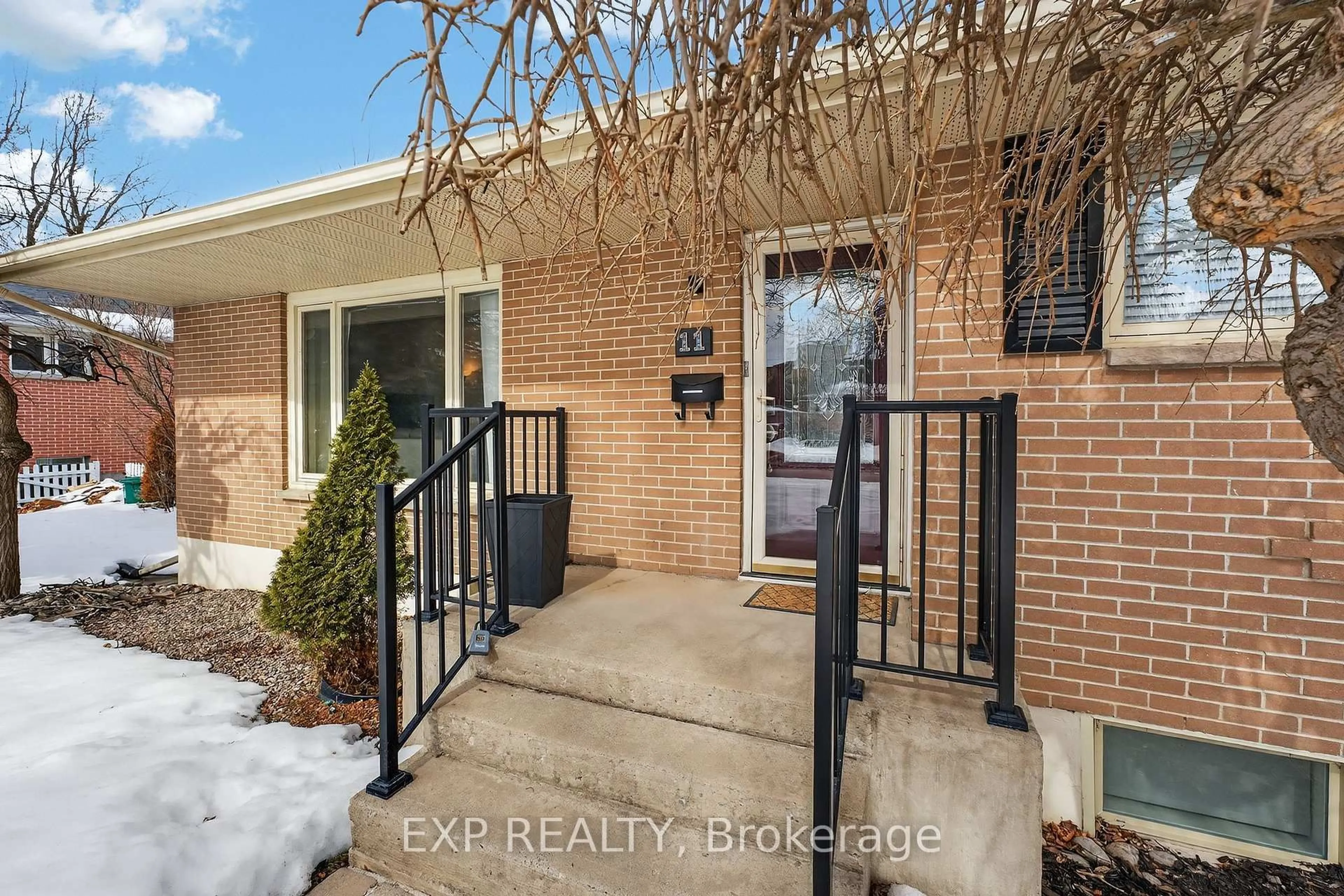 Indoor entryway for 11 Hampstead Heath, Kingston Ontario K7M 3J6