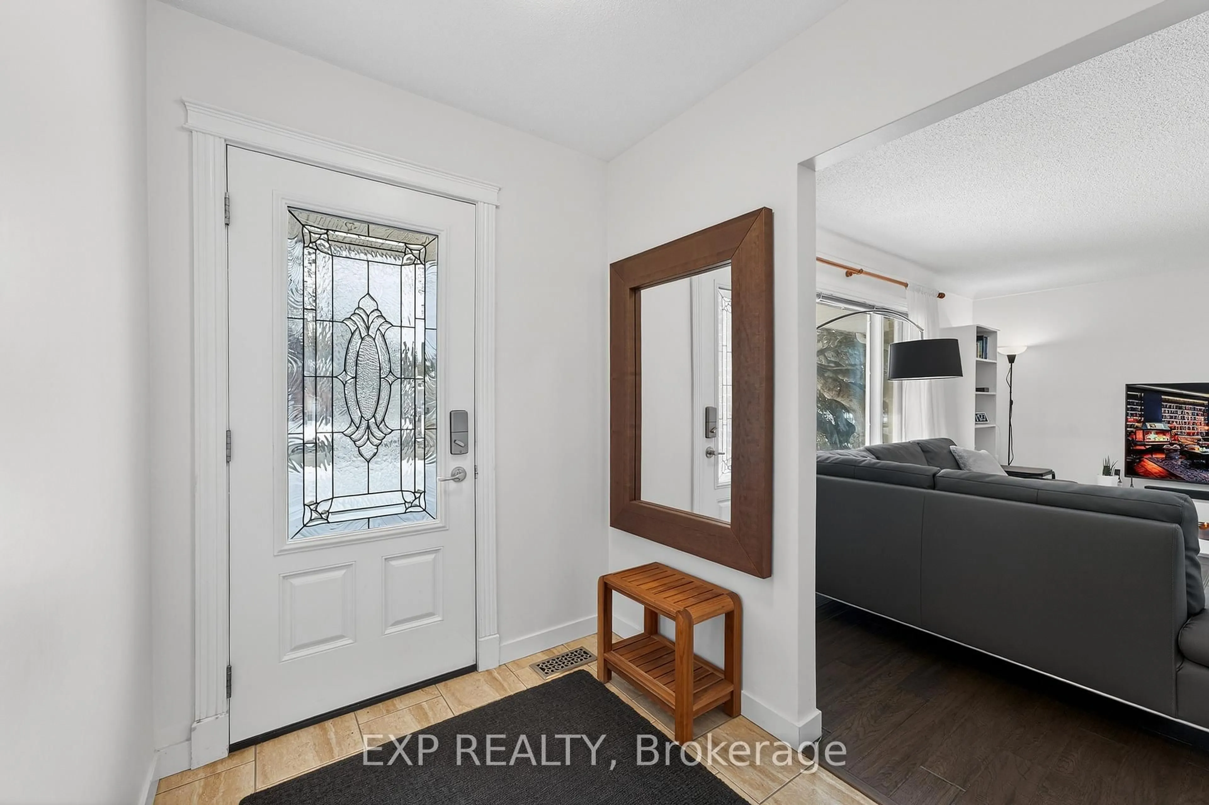 Indoor entryway for 11 Hampstead Heath, Kingston Ontario K7M 3J6