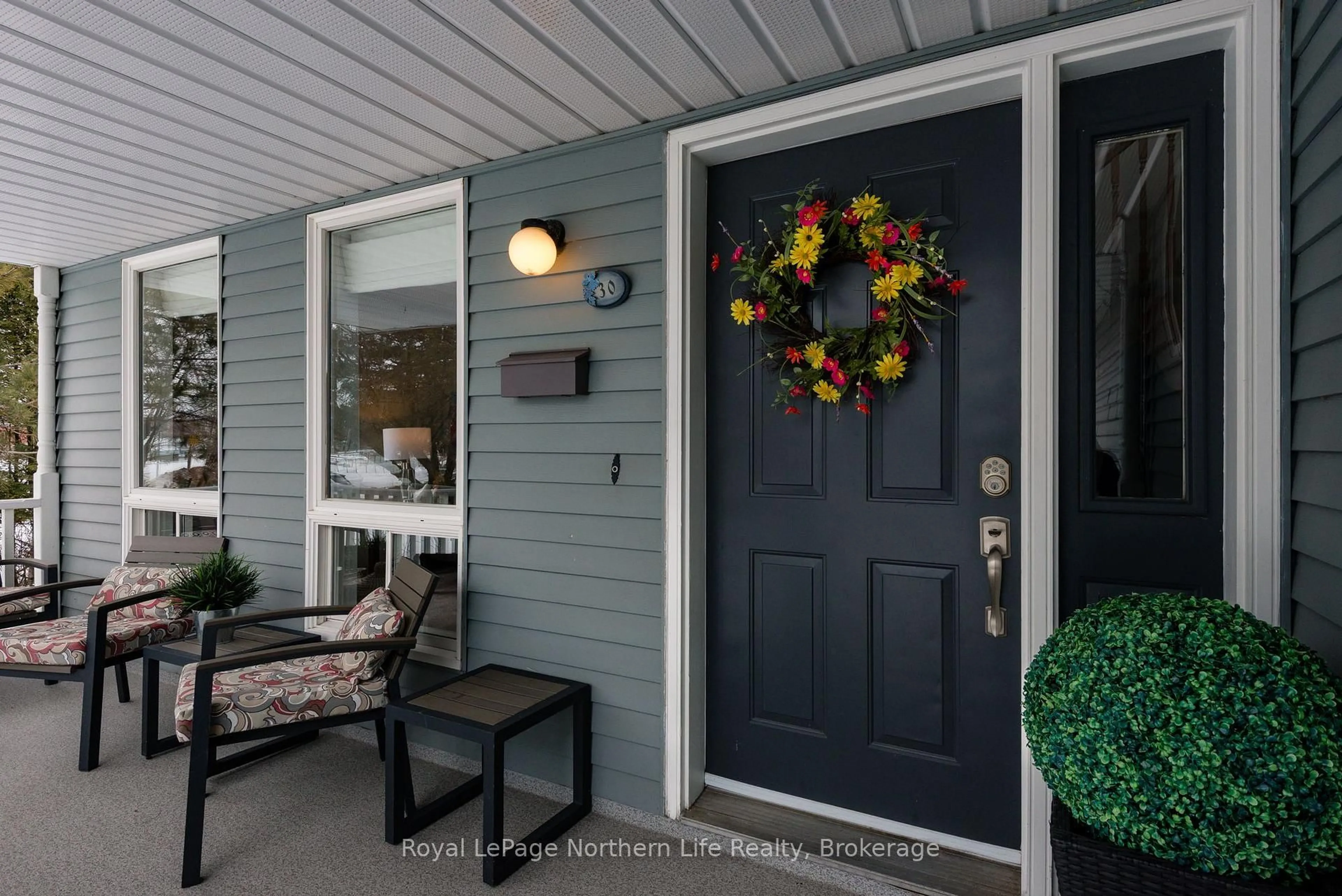 Indoor entryway for 30 Gladstone Ave, North Bay Ontario P1A 2L3