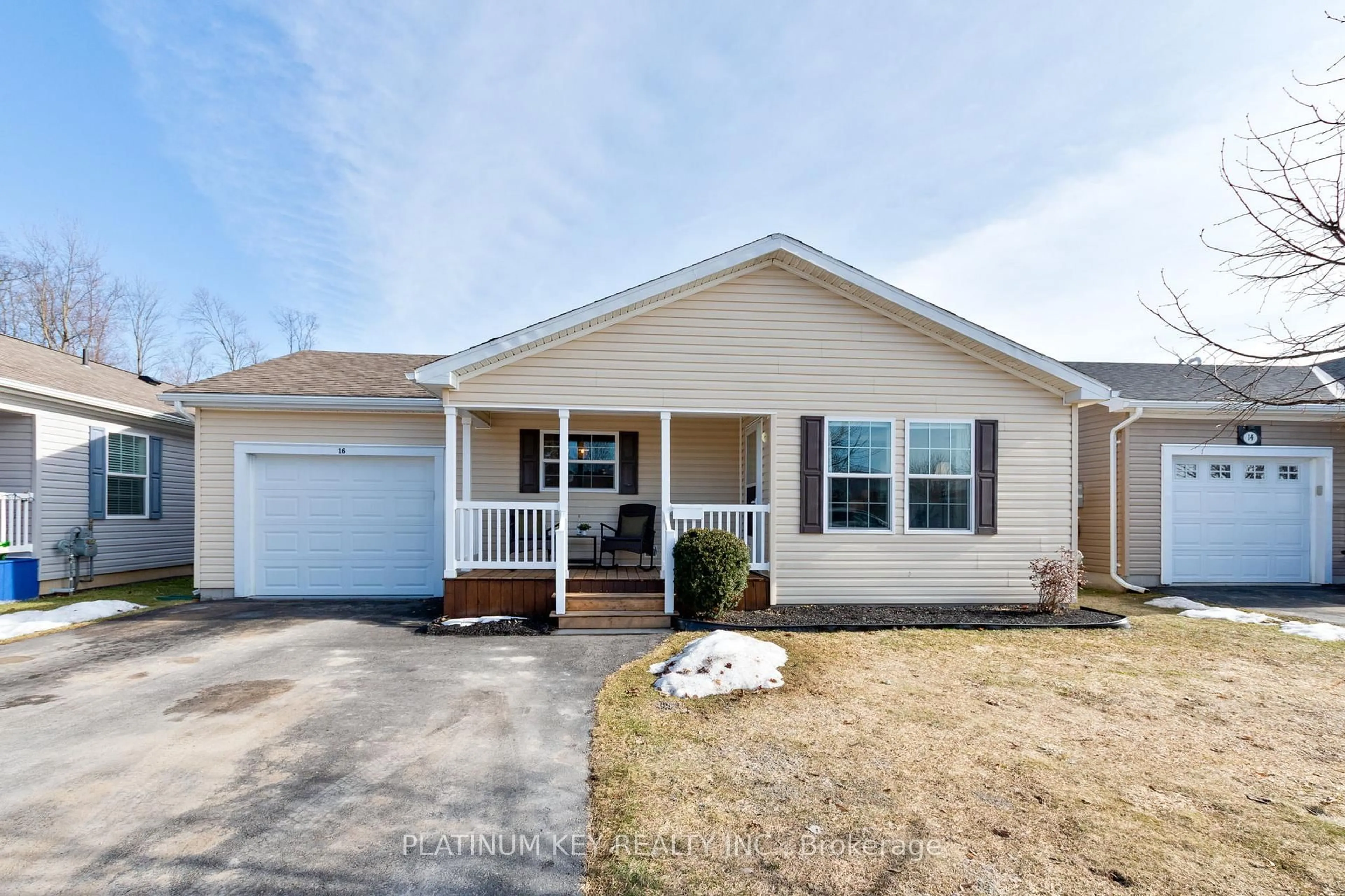 Home with vinyl exterior material, street for 16 Lindsay Dr, Strathroy-Caradoc Ontario N7G 0C5