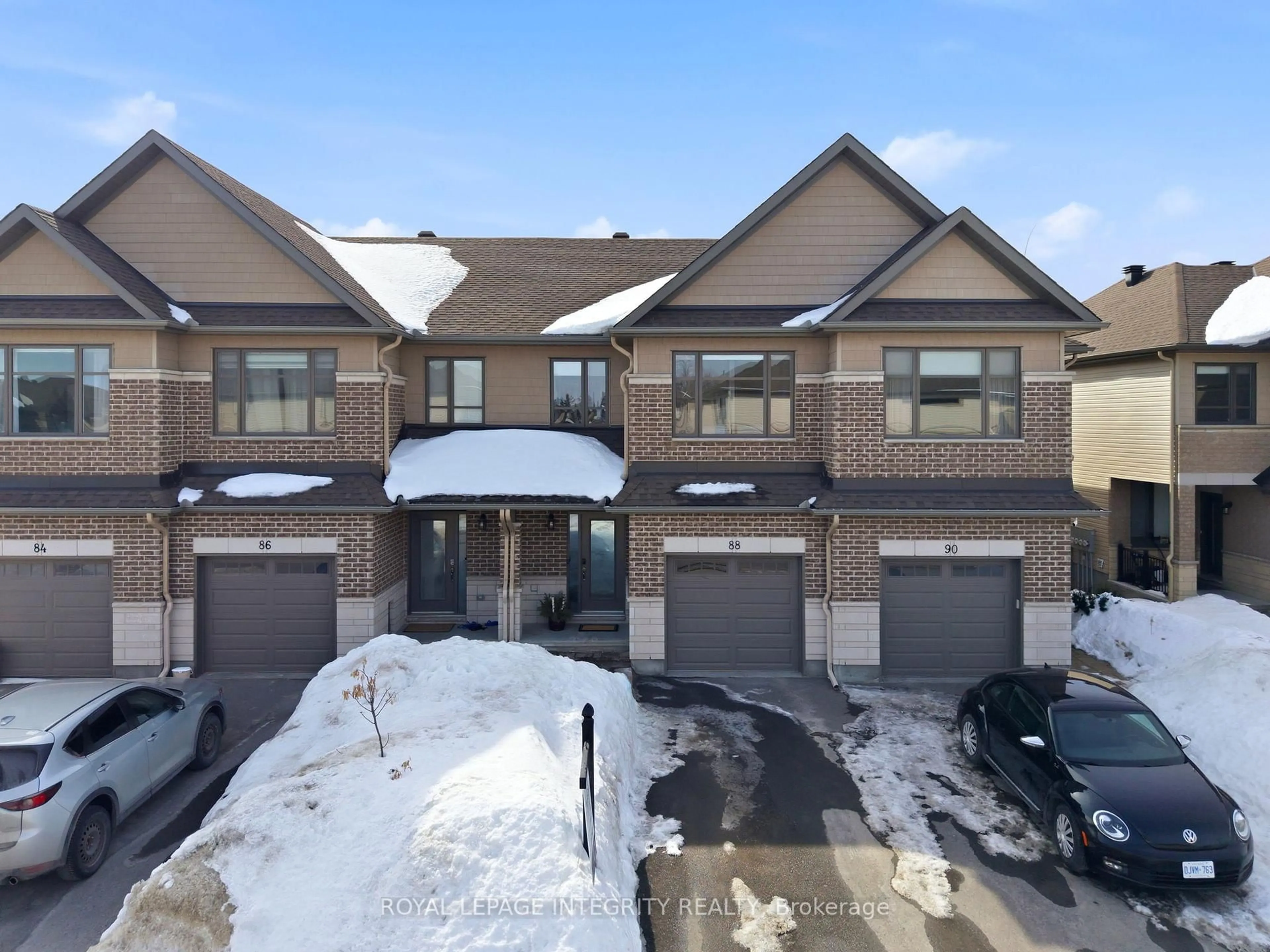 A pic from outside/outdoor area/front of a property/back of a property/a pic from drone, unknown for 88 Porter St, Stittsville Ontario K2S 2L8