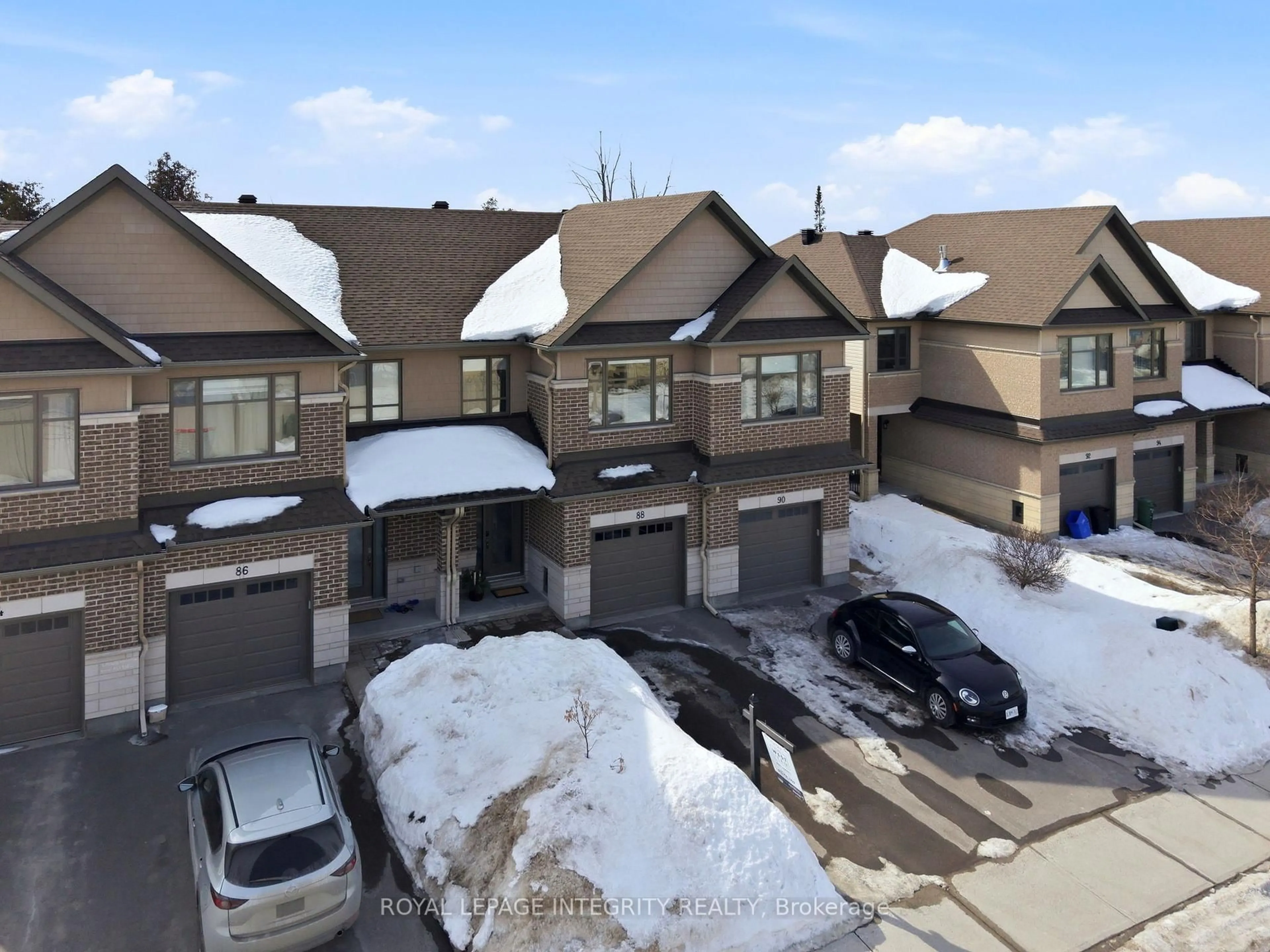 A pic from outside/outdoor area/front of a property/back of a property/a pic from drone, unknown for 88 Porter St, Stittsville Ontario K2S 2L8