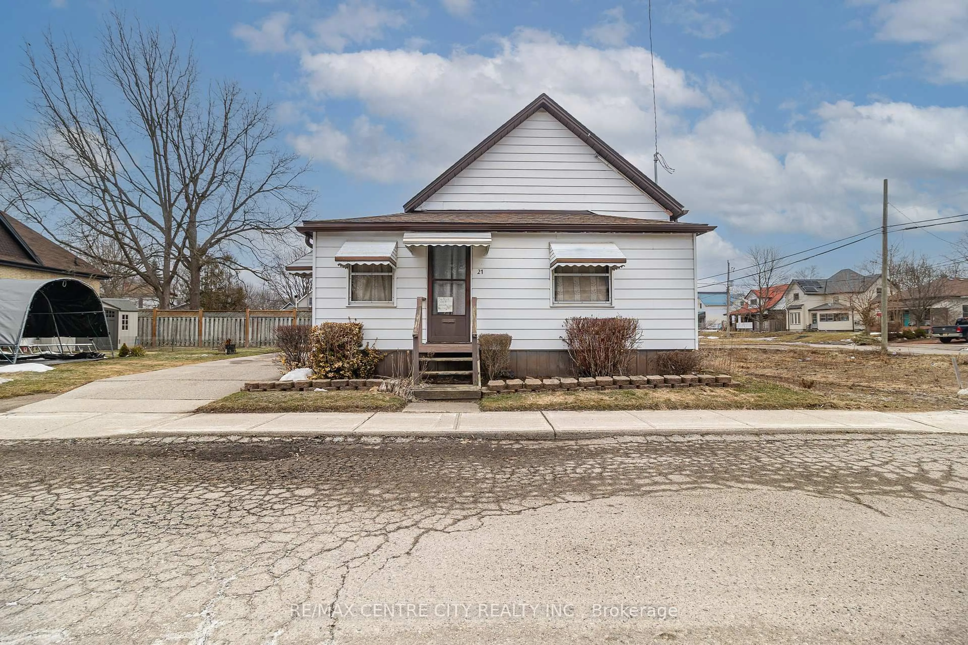 Unknown for 21 Owaissa St, St. Thomas Ontario N5P 1T1