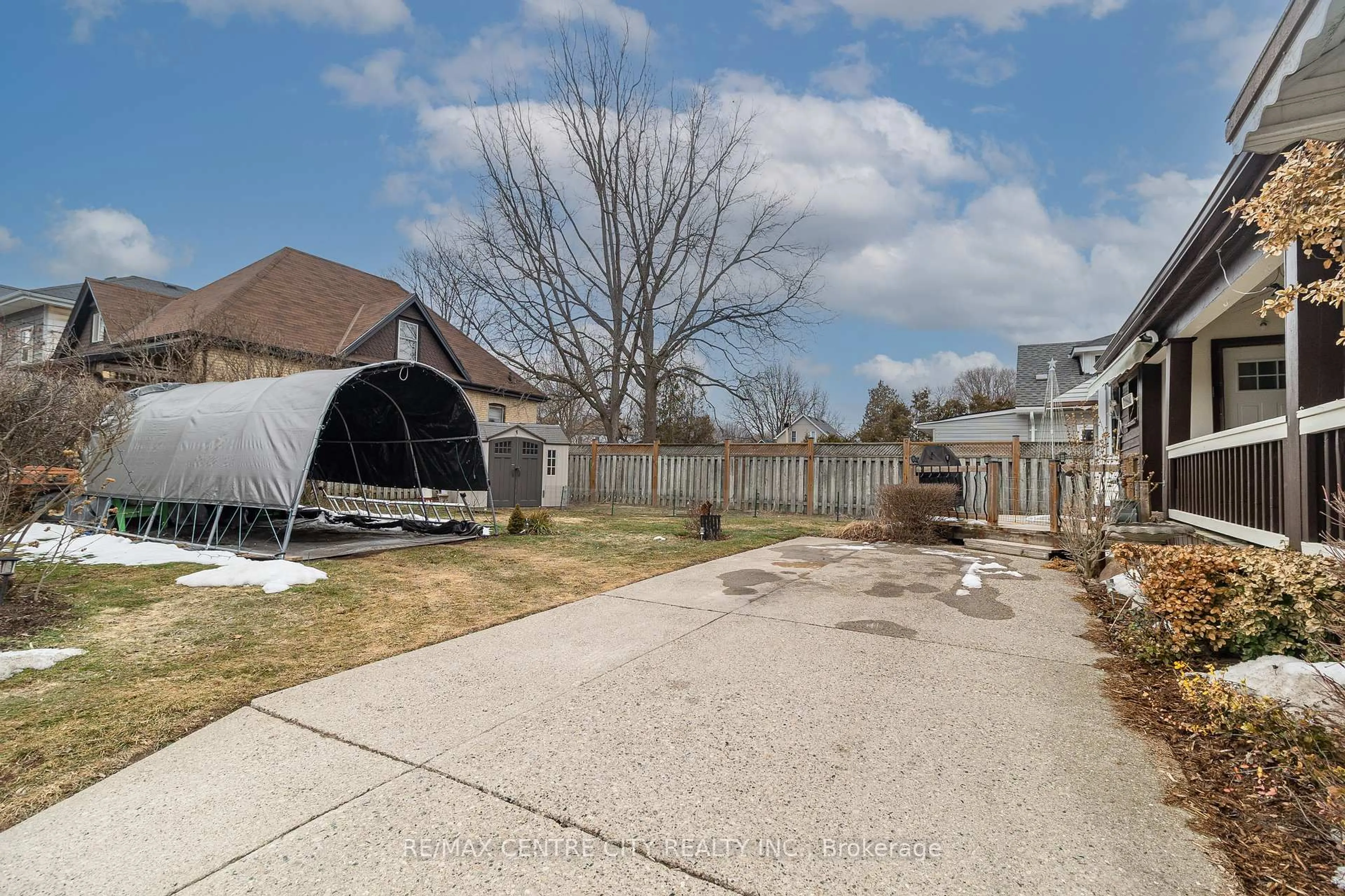 Unknown for 21 Owaissa St, St. Thomas Ontario N5P 1T1