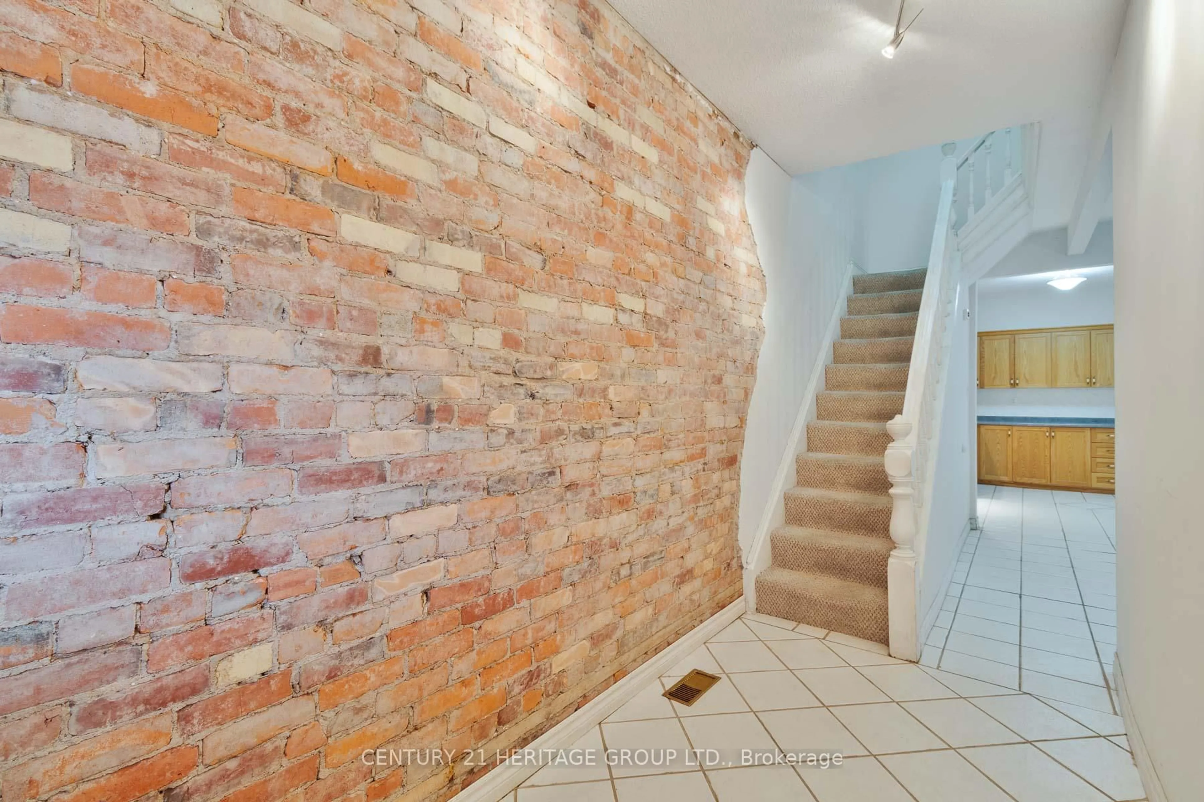 Unknown for 27 Tisdale St, Hamilton Ontario L8L 5M3