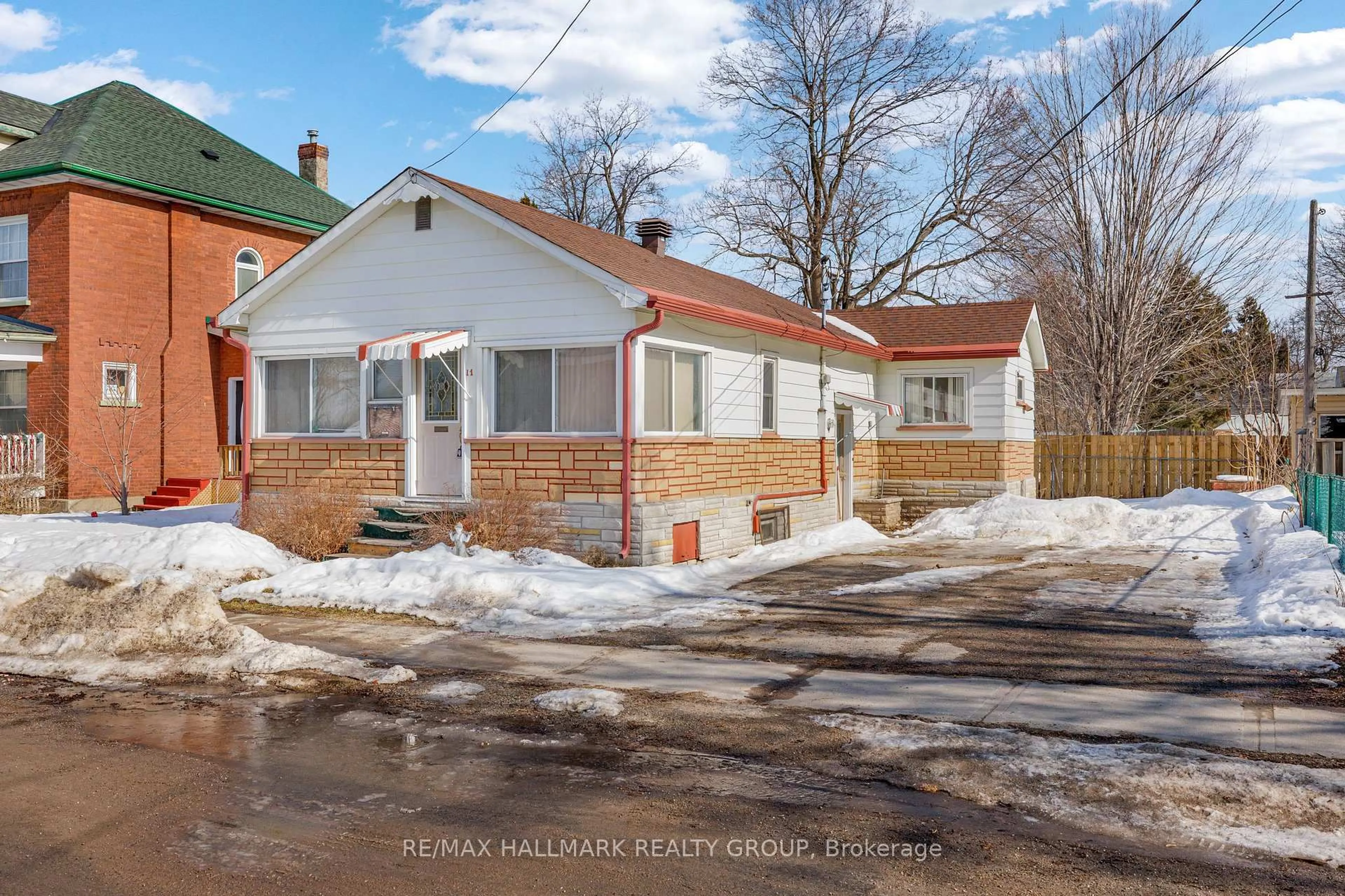 Unknown for 11 Maitland St, Smiths Falls Ontario K7A 2K9