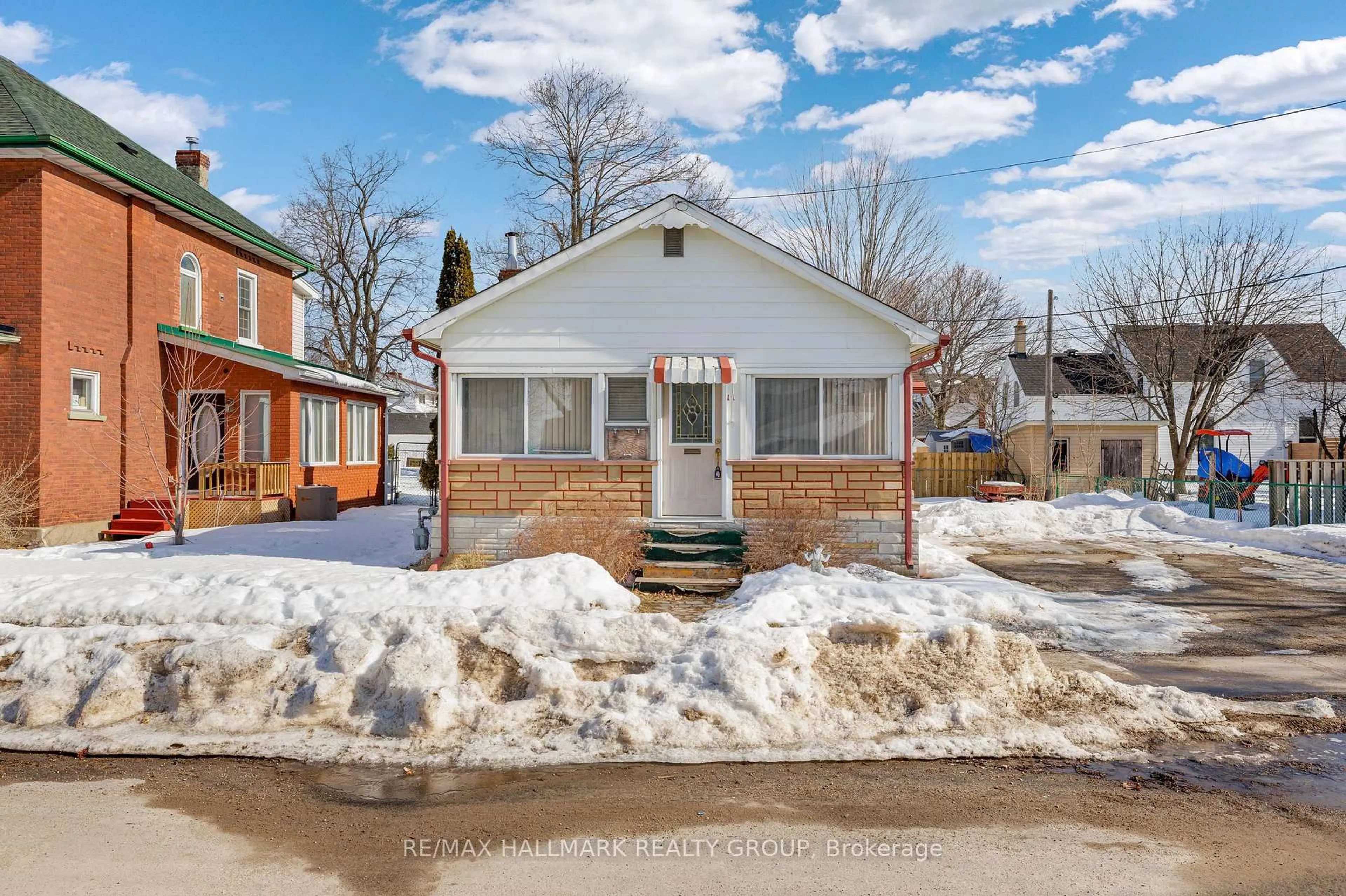 Unknown for 11 Maitland St, Smiths Falls Ontario K7A 2K9