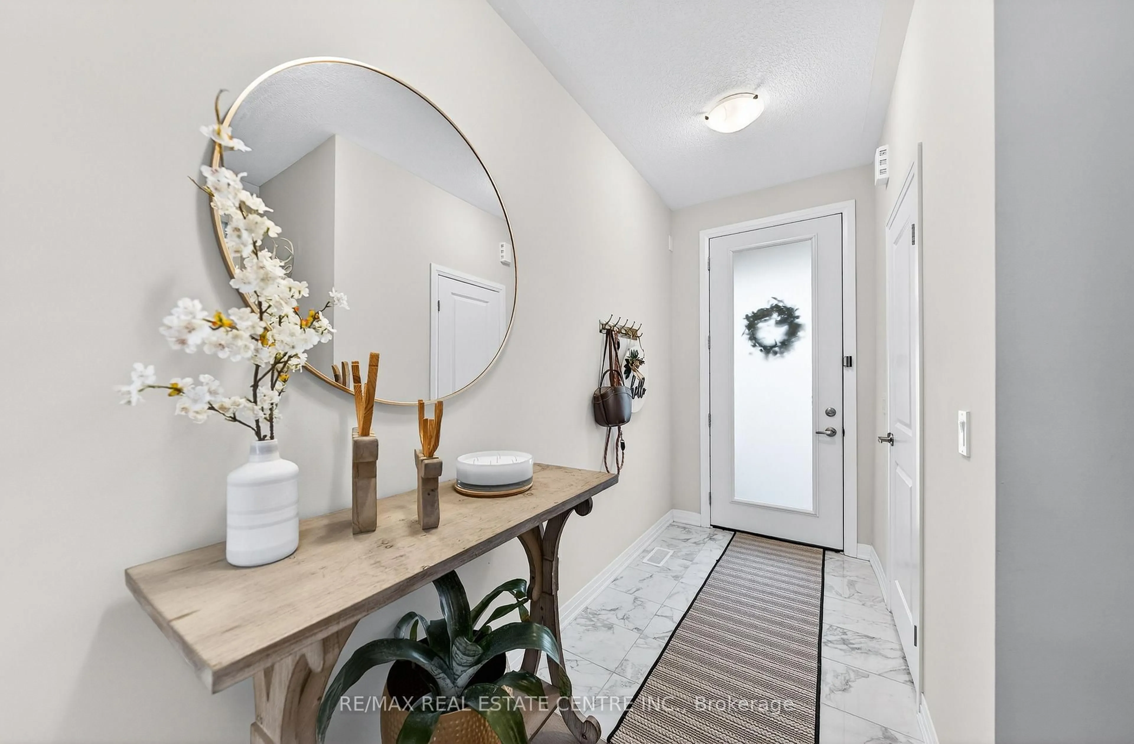 Indoor entryway for 73 Mary Watson St, North Dumfries Ontario N0B 1E0