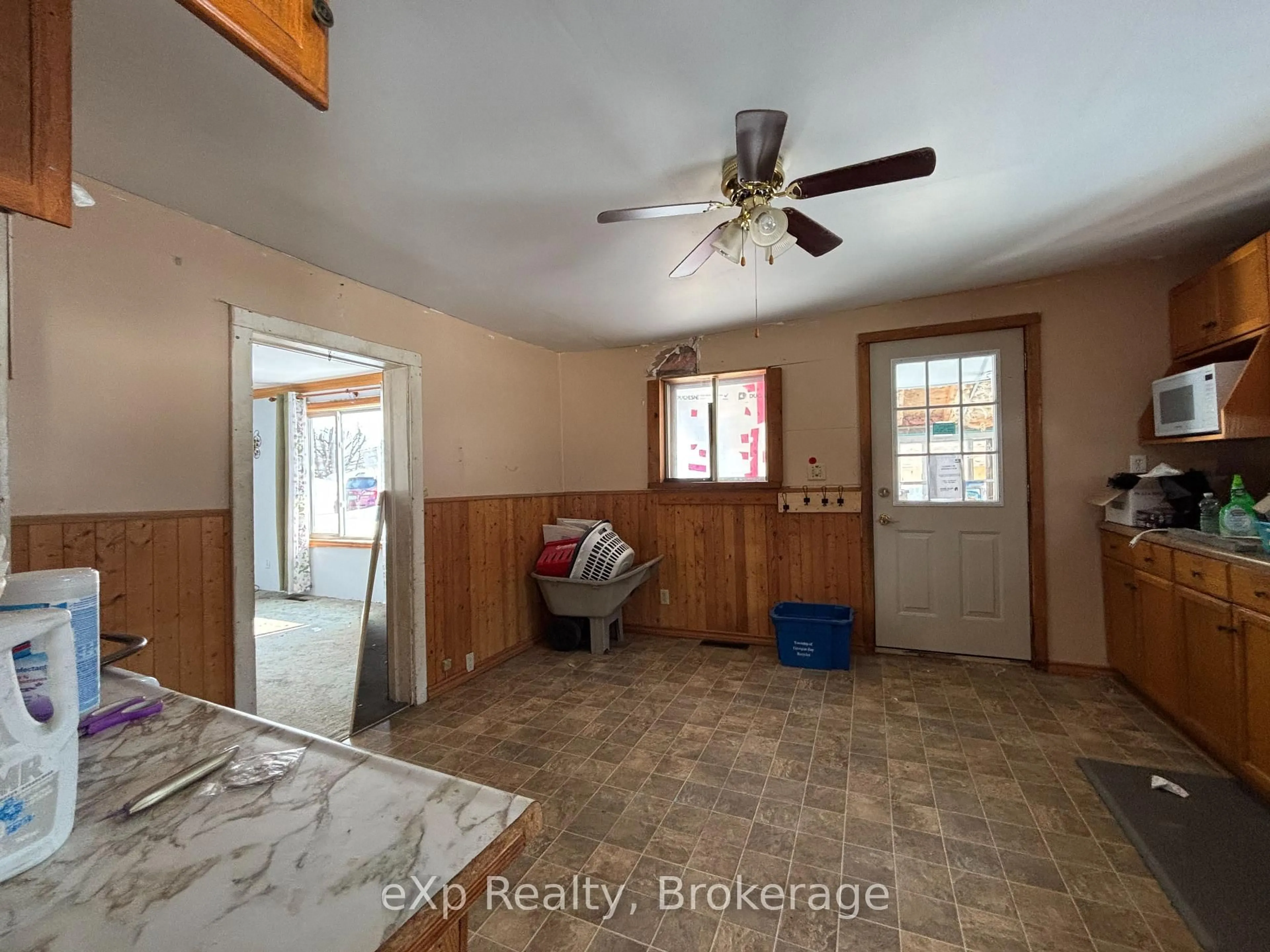 A pic of a room for 47 Muskoka Rd, Georgian Bay Ontario P0C 1H0