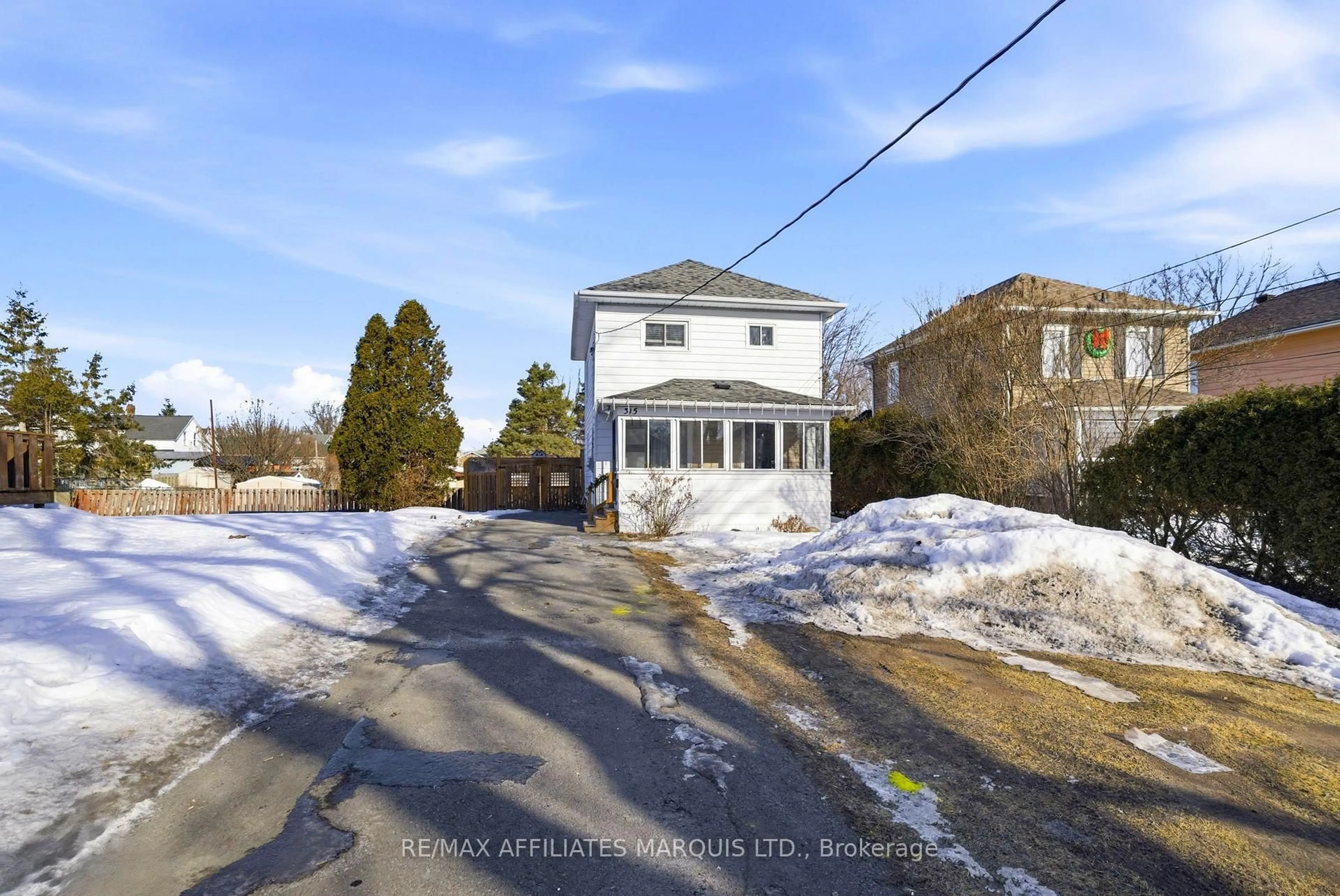 A pic from outside/outdoor area/front of a property/back of a property/a pic from drone, street for 315 Fourth St, Cornwall Ontario K6J 2S3