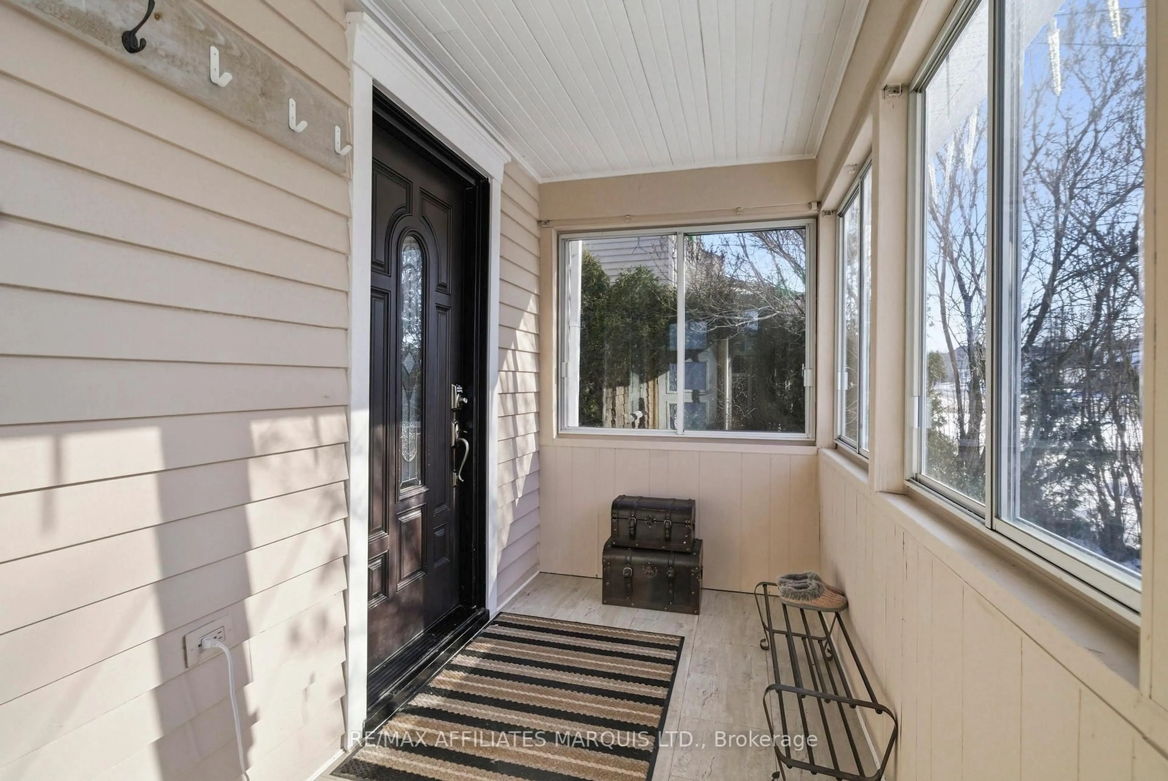 Unknown for 315 Fourth St, Cornwall Ontario K6J 2S3