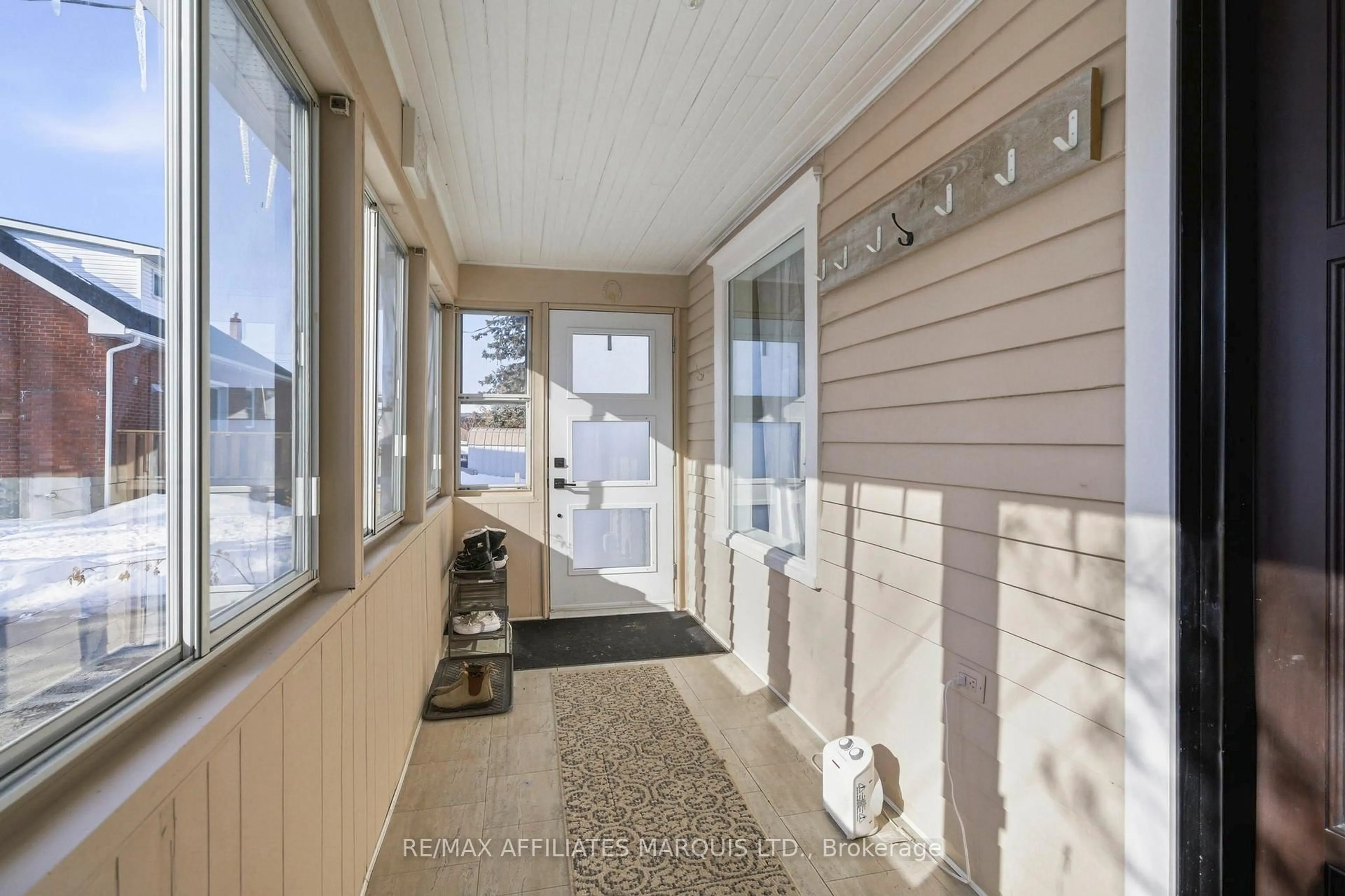 Indoor entryway for 315 Fourth St, Cornwall Ontario K6J 2S3