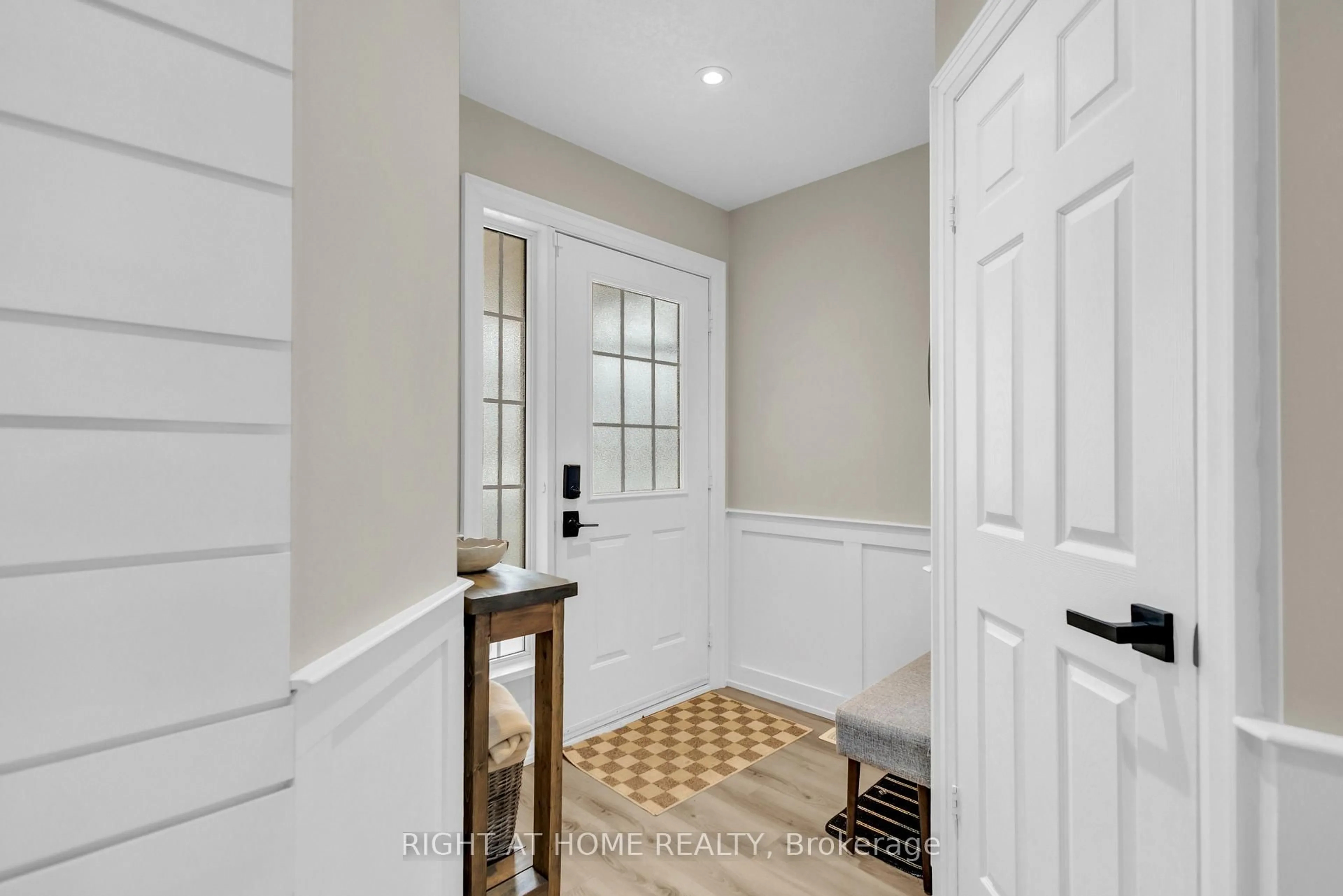 Indoor entryway for 552 Activa Ave, Kitchener Ontario N2E 4C2