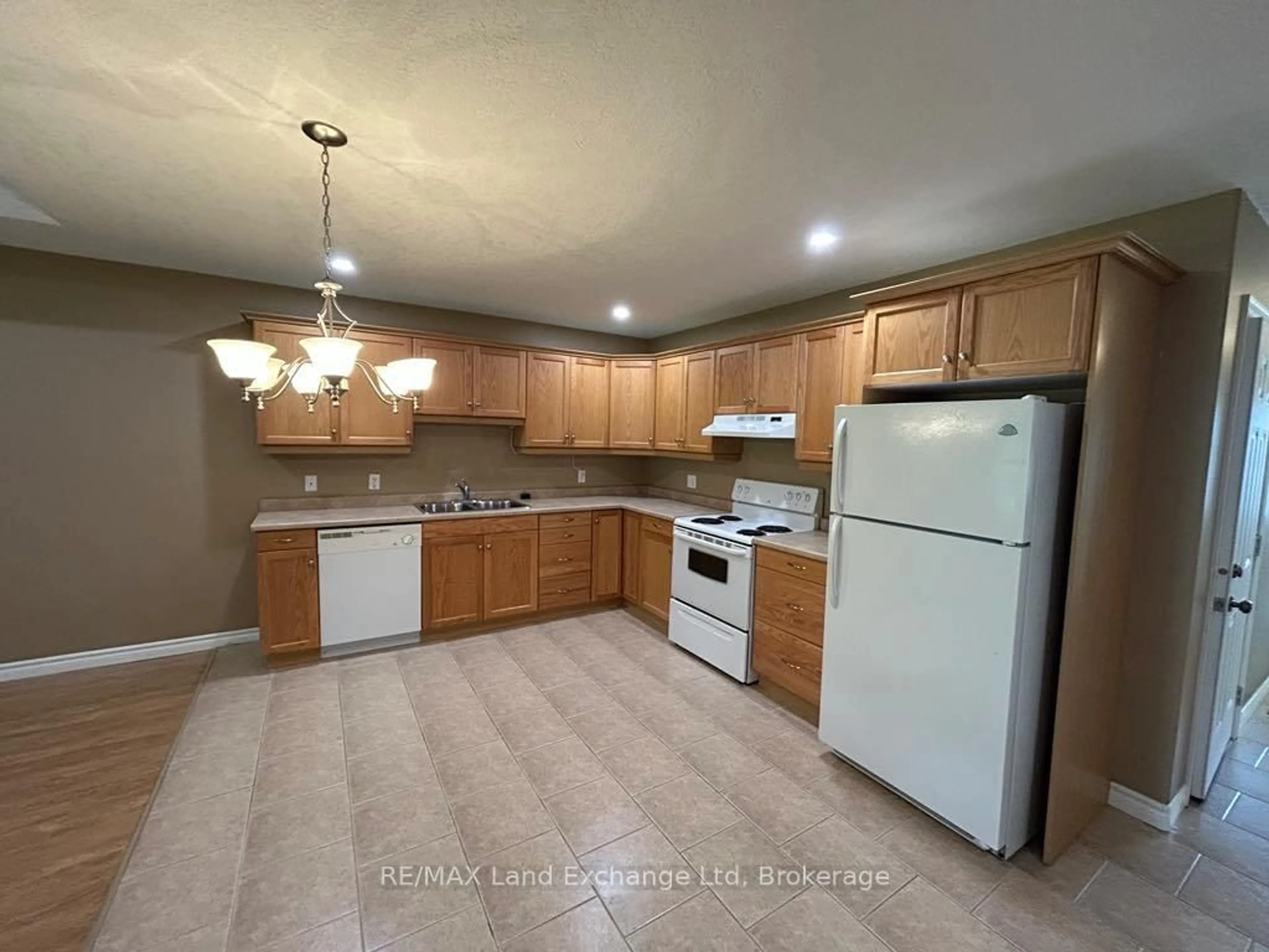 Standard kitchen, unknown for 32 Victoria St, North Huron Ontario N0G 2W0