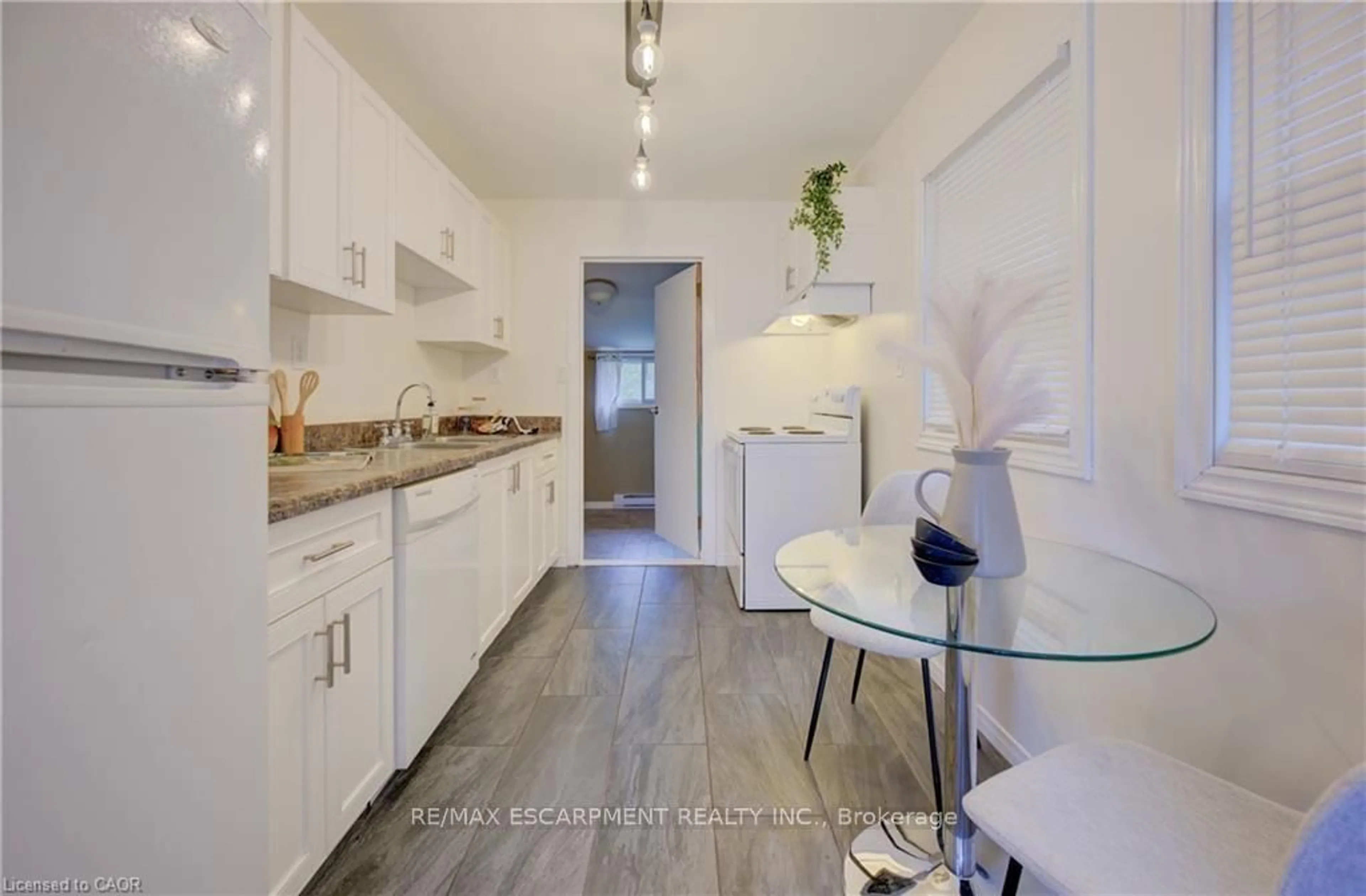 Open concept kitchen, unknown for 73 East 33rd St, Hamilton Ontario L8B 3T3