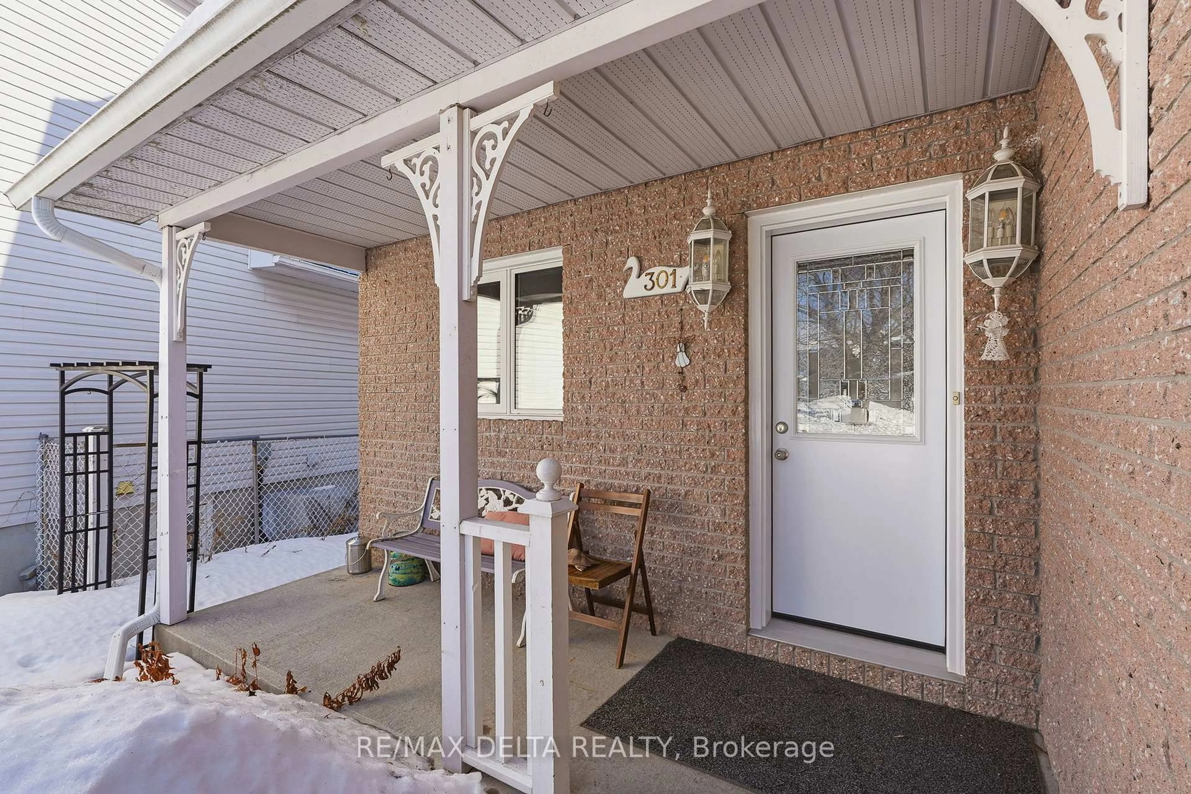 Indoor entryway for 301 Bonavista St, Clarence-Rockland Ontario K4K 1N8