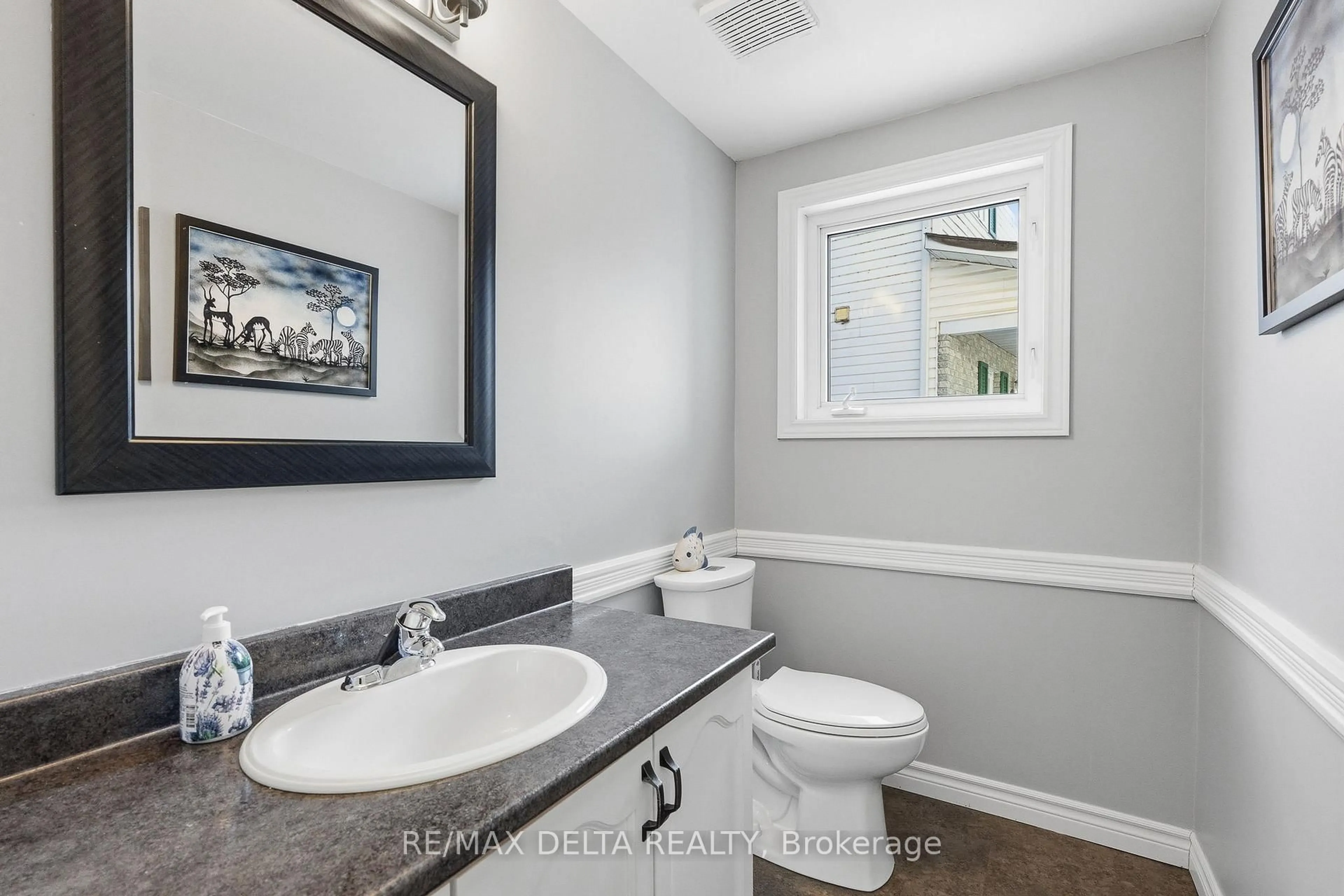 Standard bathroom, ceramic/tile floor for 301 Bonavista St, Clarence-Rockland Ontario K4K 1N8