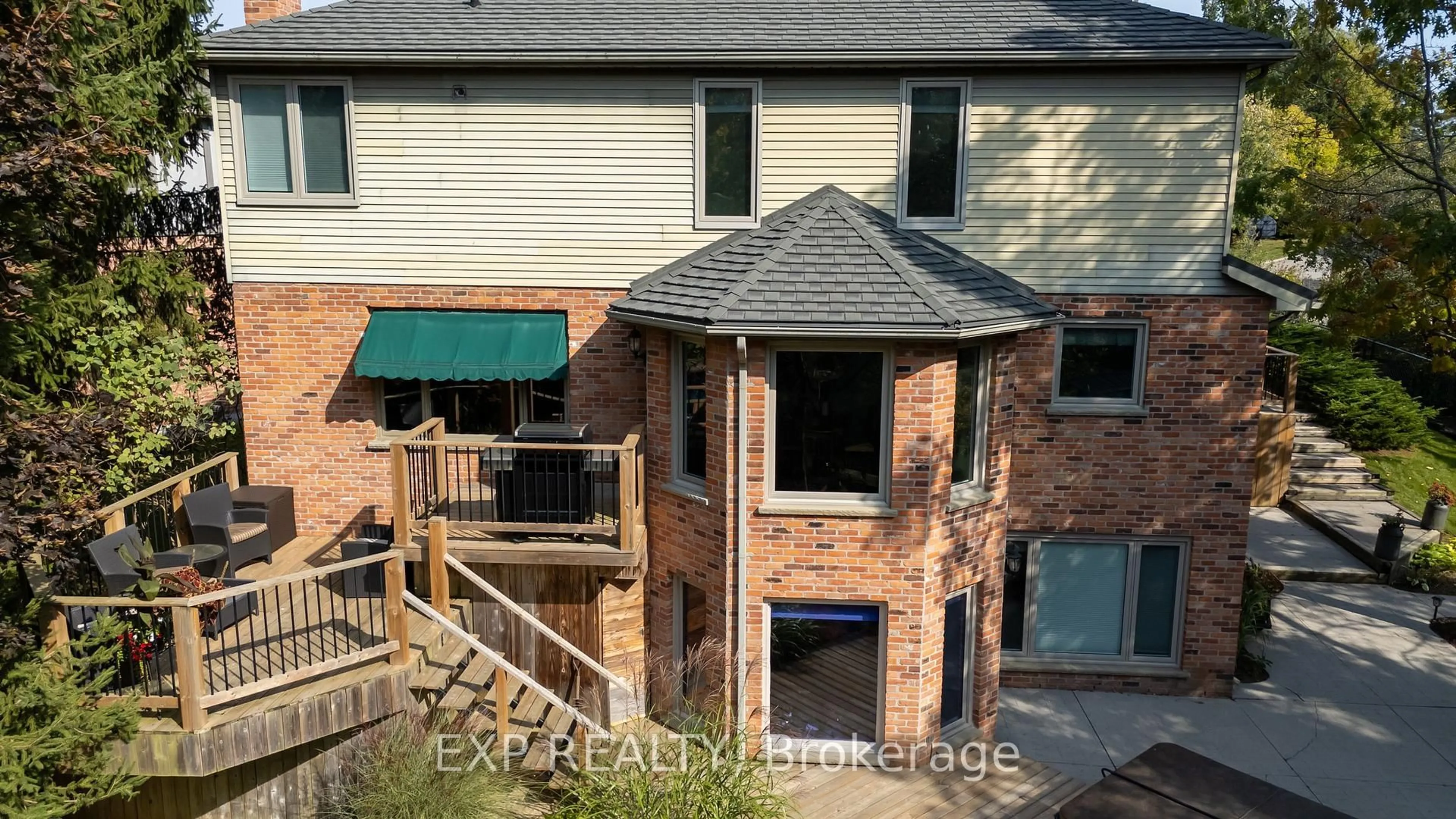 A pic from outside/outdoor area/front of a property/back of a property/a pic from drone, city buildings view from balcony for 43 Glenridge Cres, London North Ontario N6G 4W5