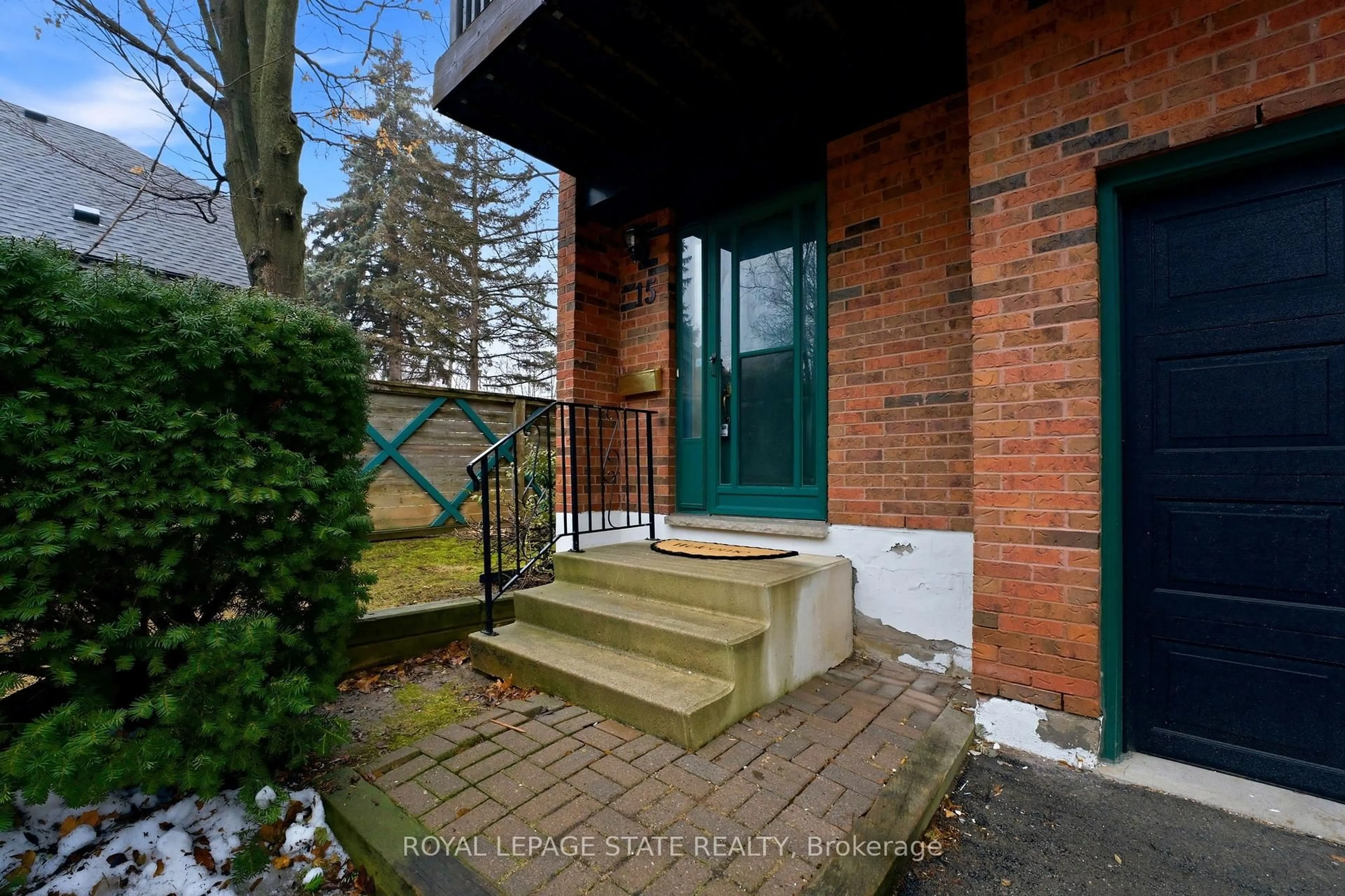 Unknown for 1983 Main St #15, Hamilton Ontario L8S 4R3