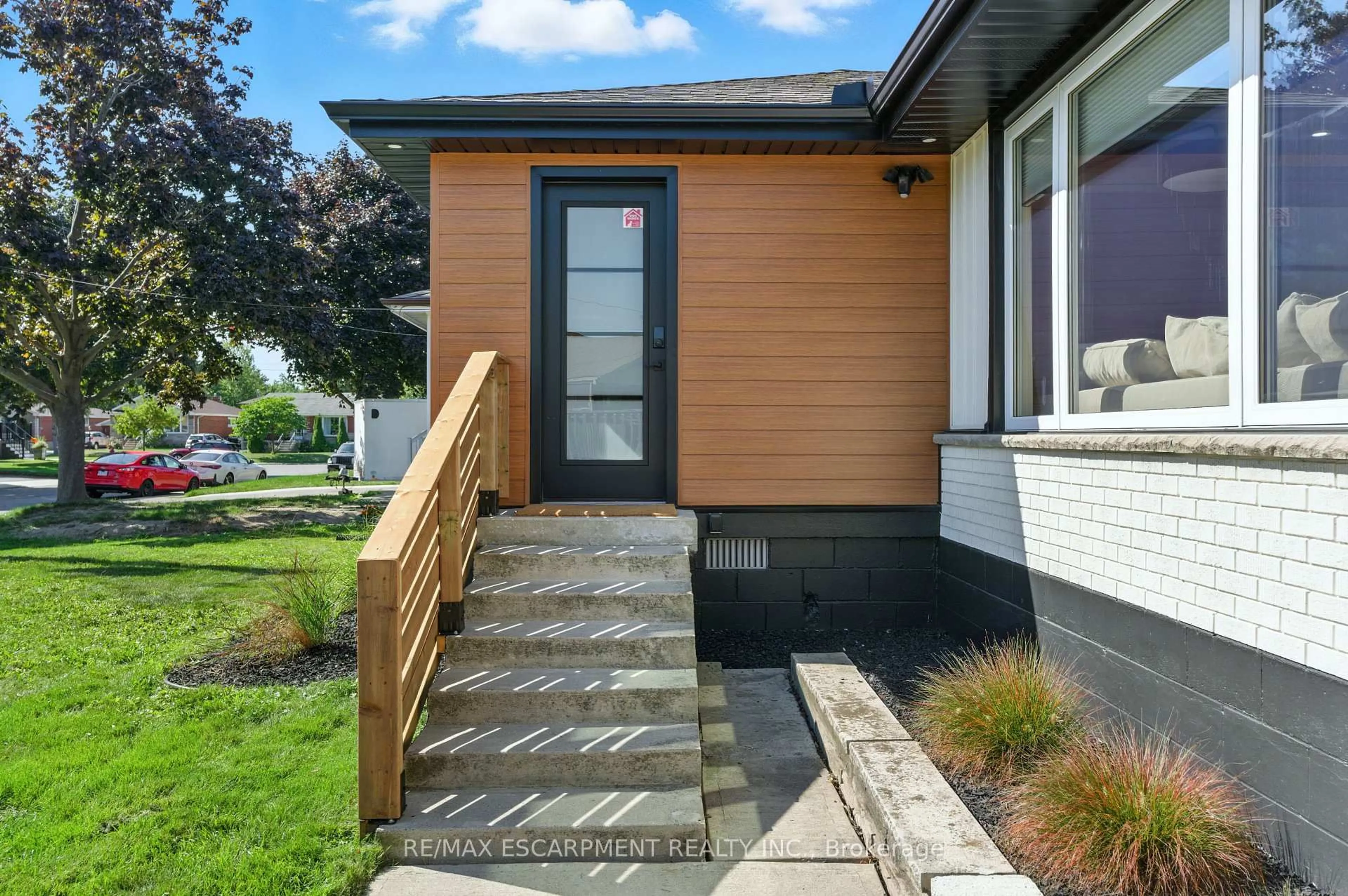 Unknown for 30 CLOKE Crt, Hamilton Ontario L8T 1N5