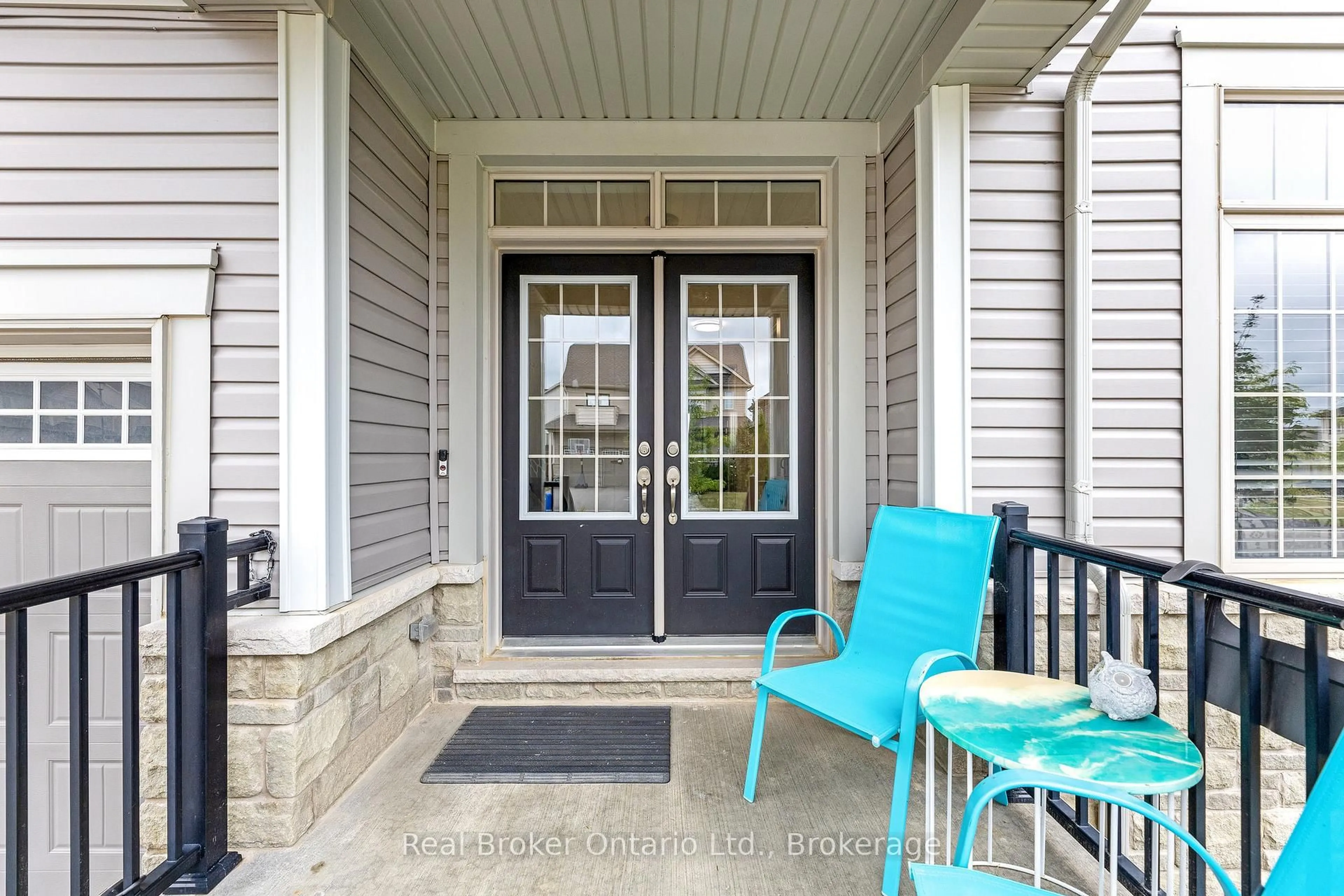 Indoor entryway for 61 Kirvan St, Centre Wellington Ontario N1M 0G9