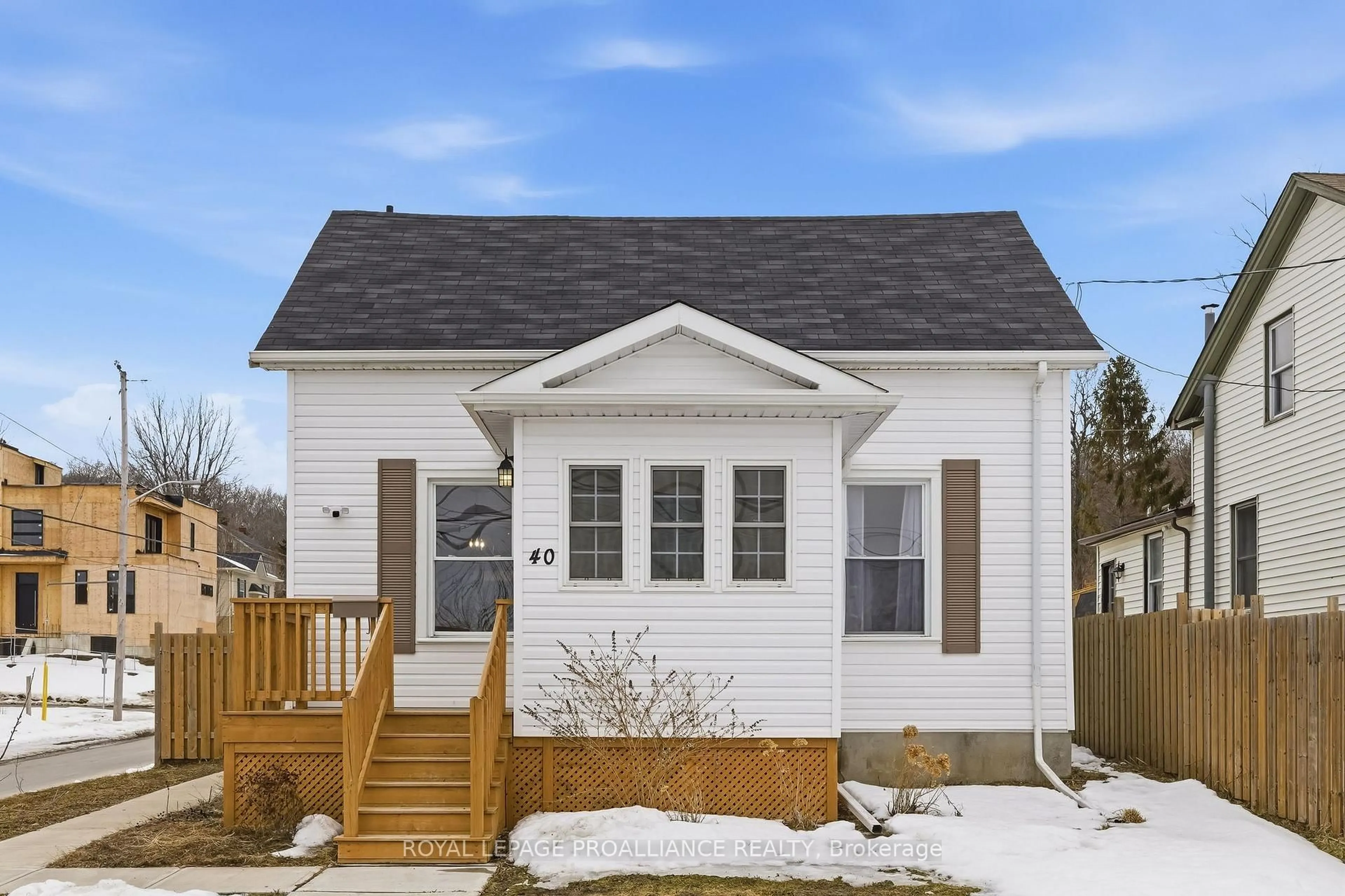 Home with vinyl exterior material, street for 40 Smith St, Port Hope Ontario L1A 3A4