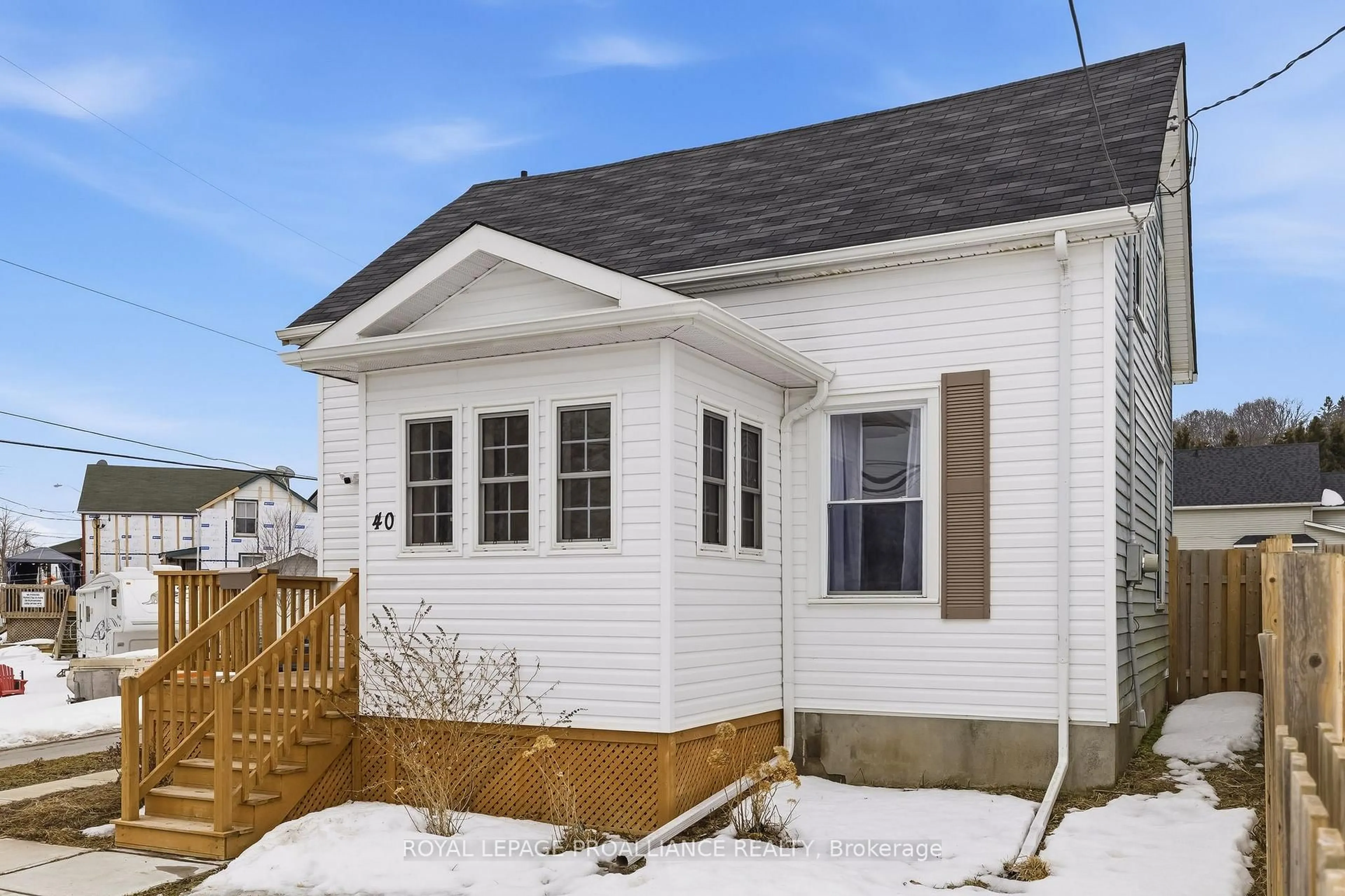 Home with vinyl exterior material, street for 40 Smith St, Port Hope Ontario L1A 3A4